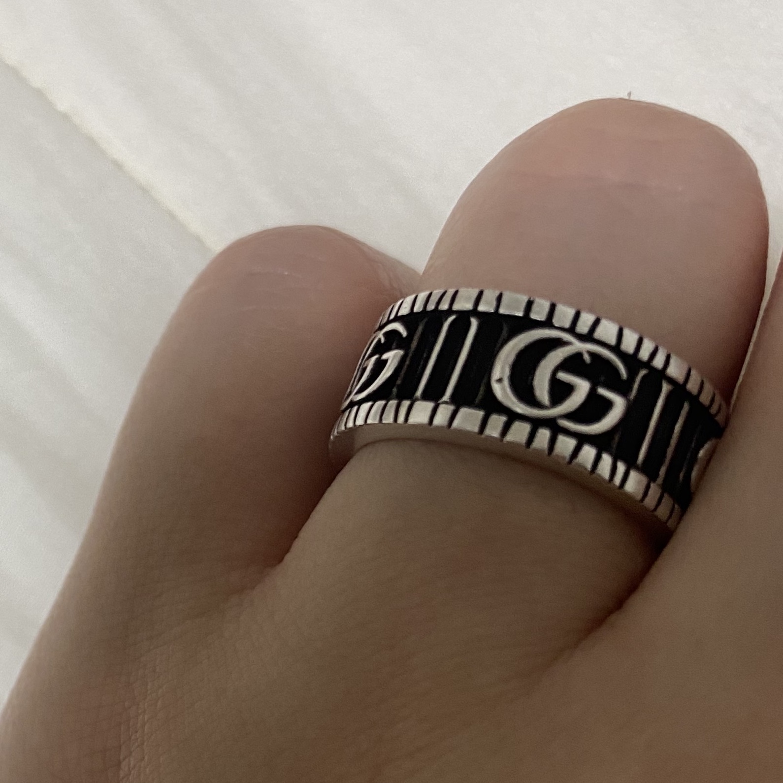 Gucci Ring with Double G Silver 착용 스타일