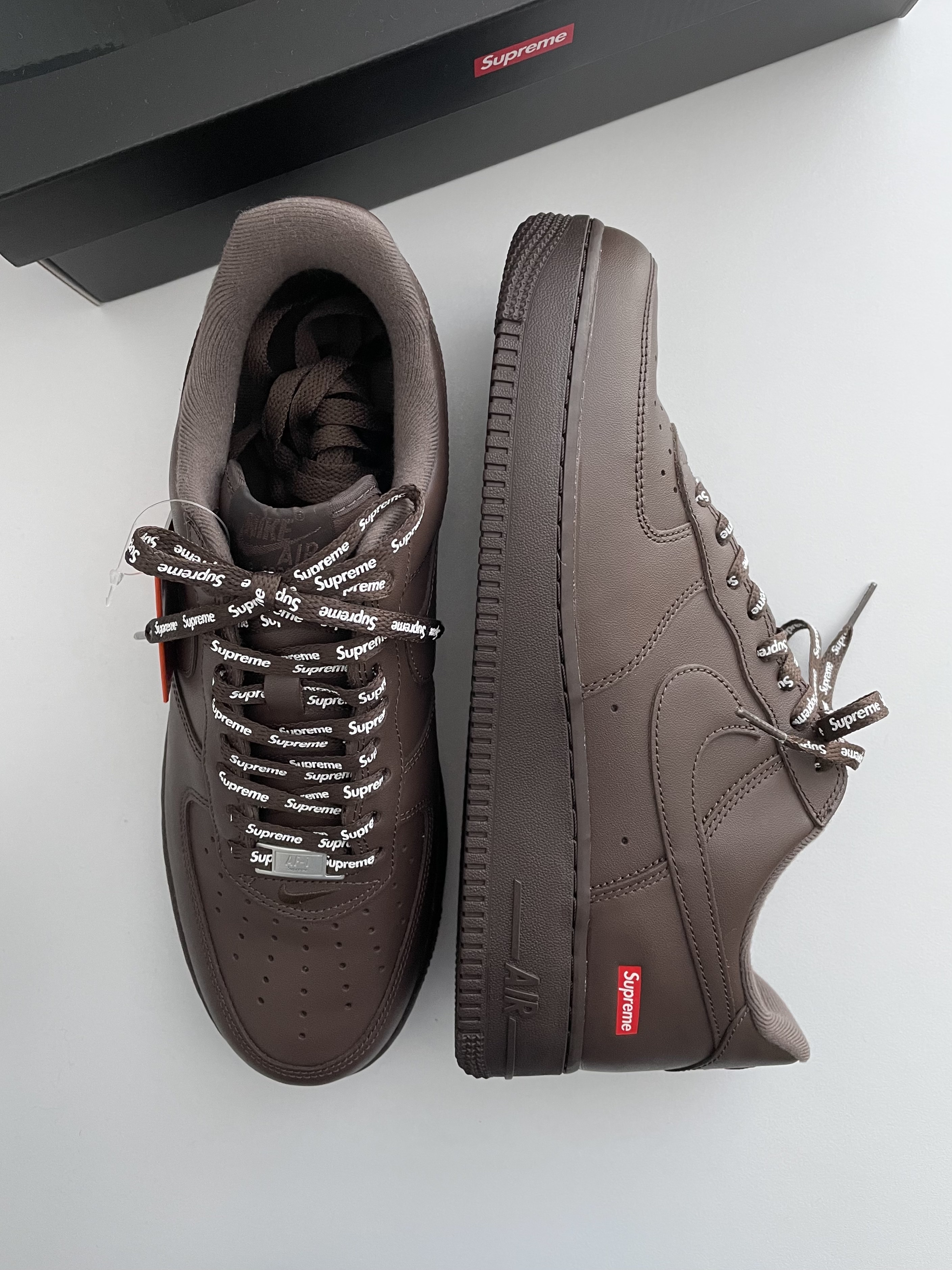 Nike x Supreme Air Force 1 Low Baroque Brown 착용 스타일 - 2