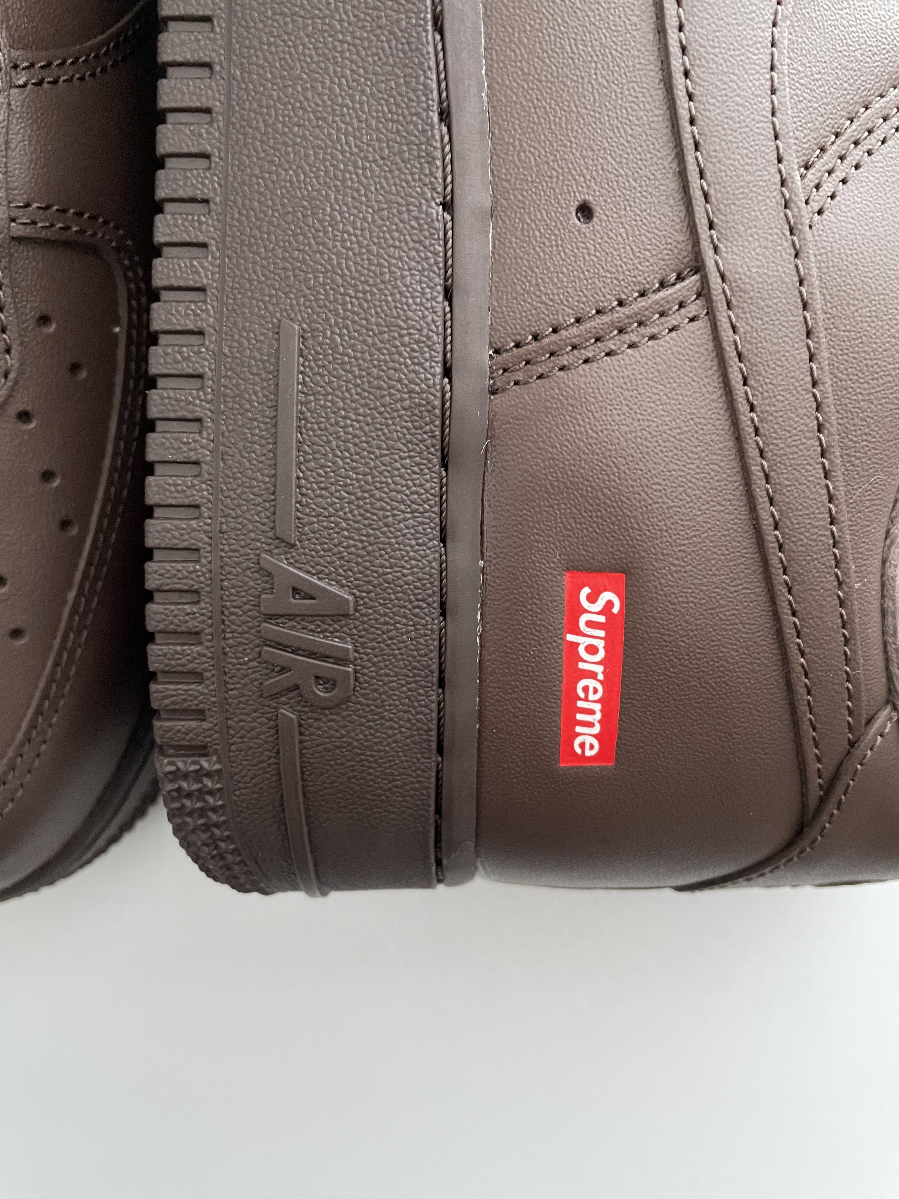 Nike x Supreme Air Force 1 Low Baroque Brown 착용 스타일 - 4
