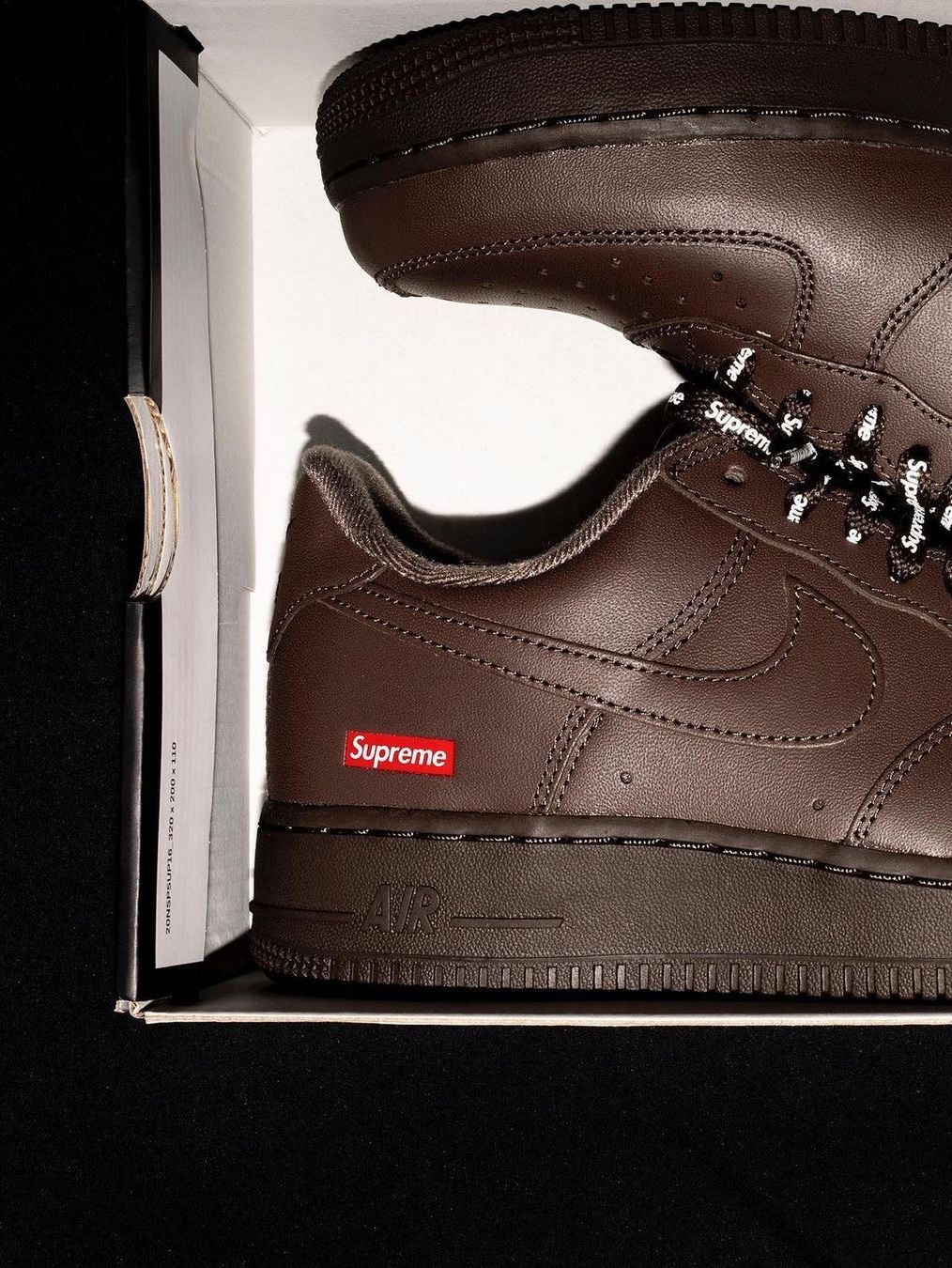 Nike x Supreme Air Force 1 Low Baroque Brown 착용 스타일 - 1