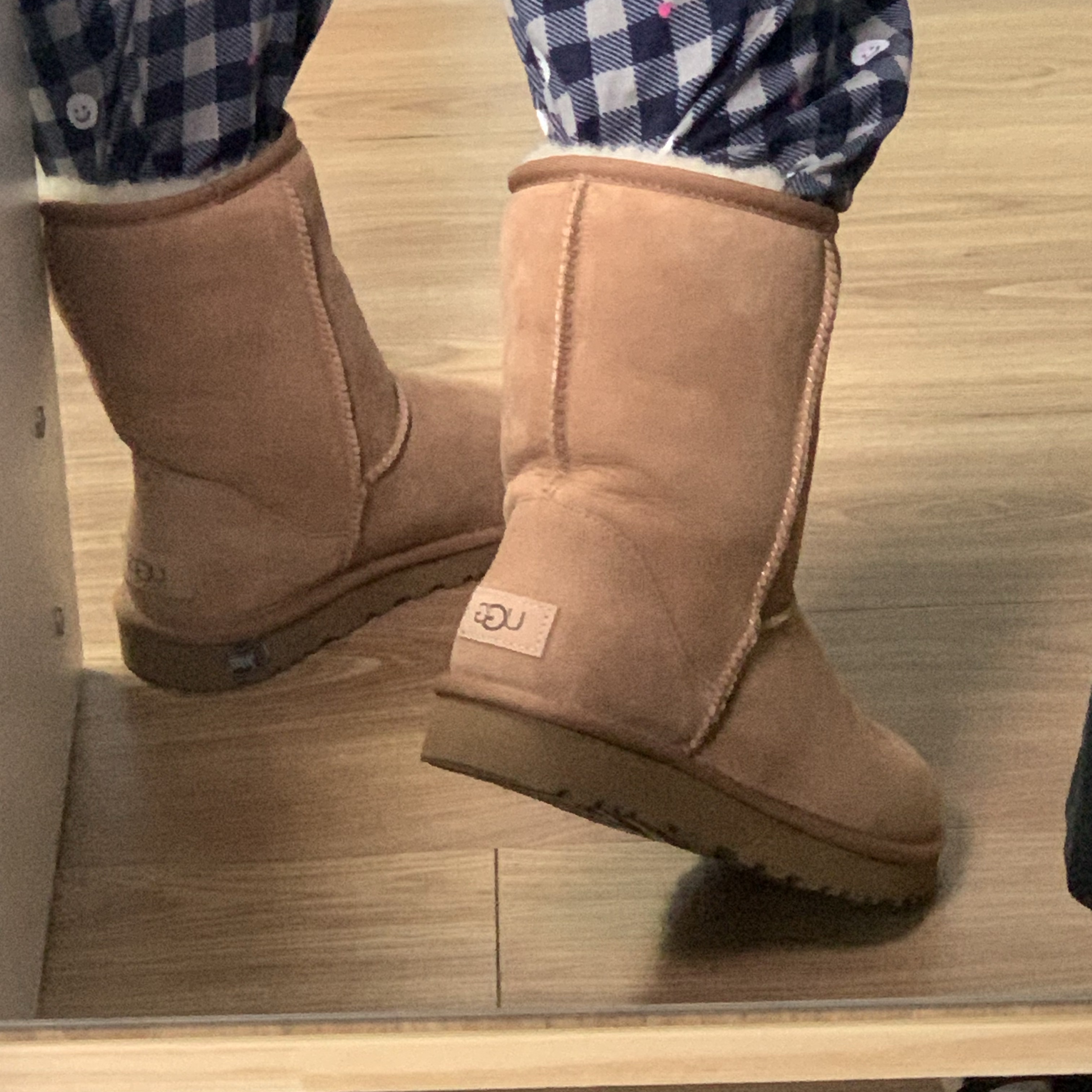 (W) UGG Classic Short II Boots Chestnut 착용 스타일 - 2
