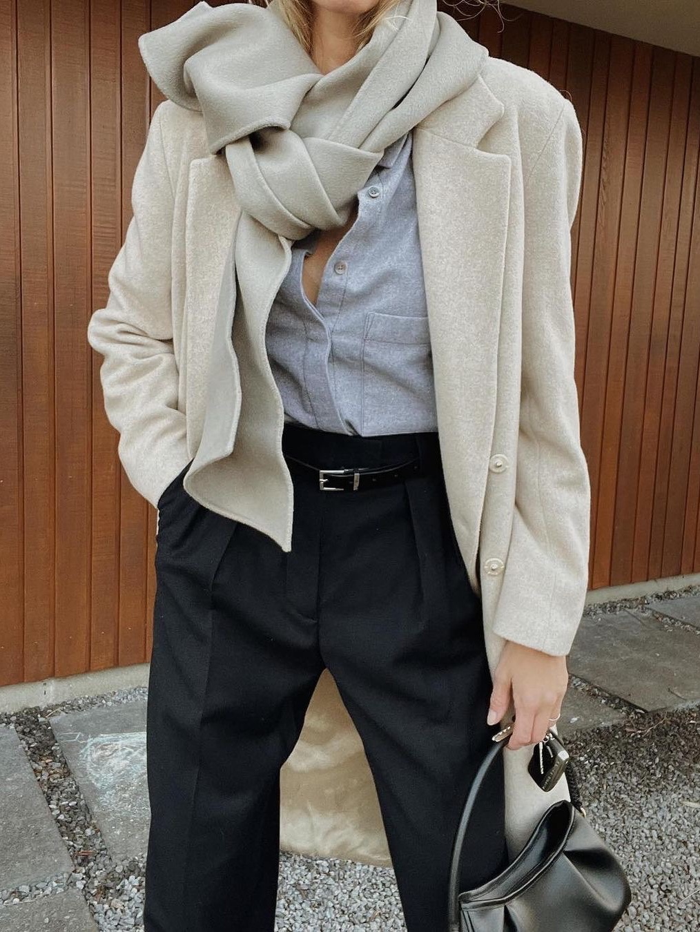 Haveless Women Front Point Trousers Black, (W) Burberry Mohair Wool Tailored Trousers Black 착용 스타일 - 5