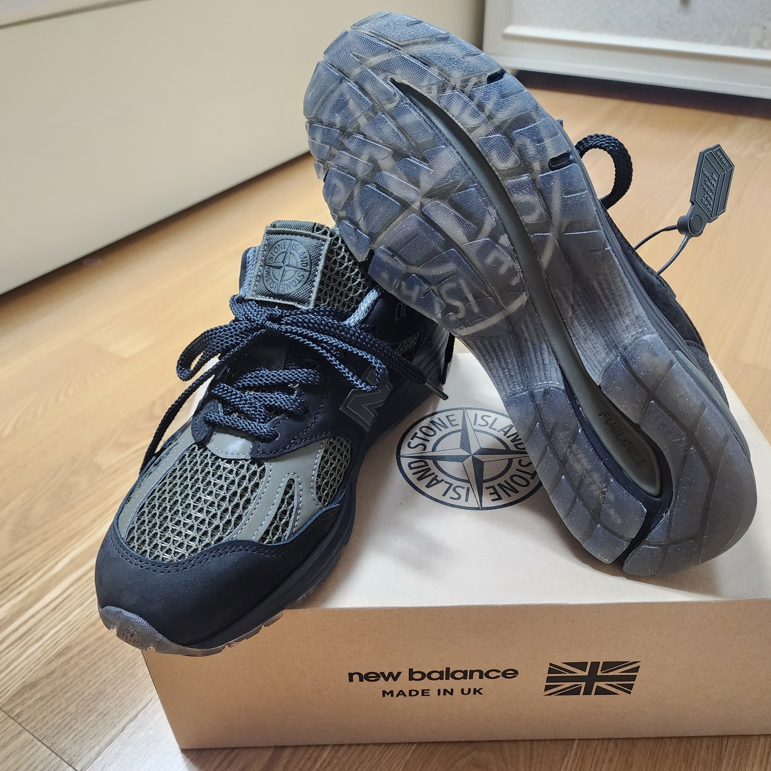 New Balance x Stone Island 991v2 Made in UK Black Olive Night 착용 스타일 - 1