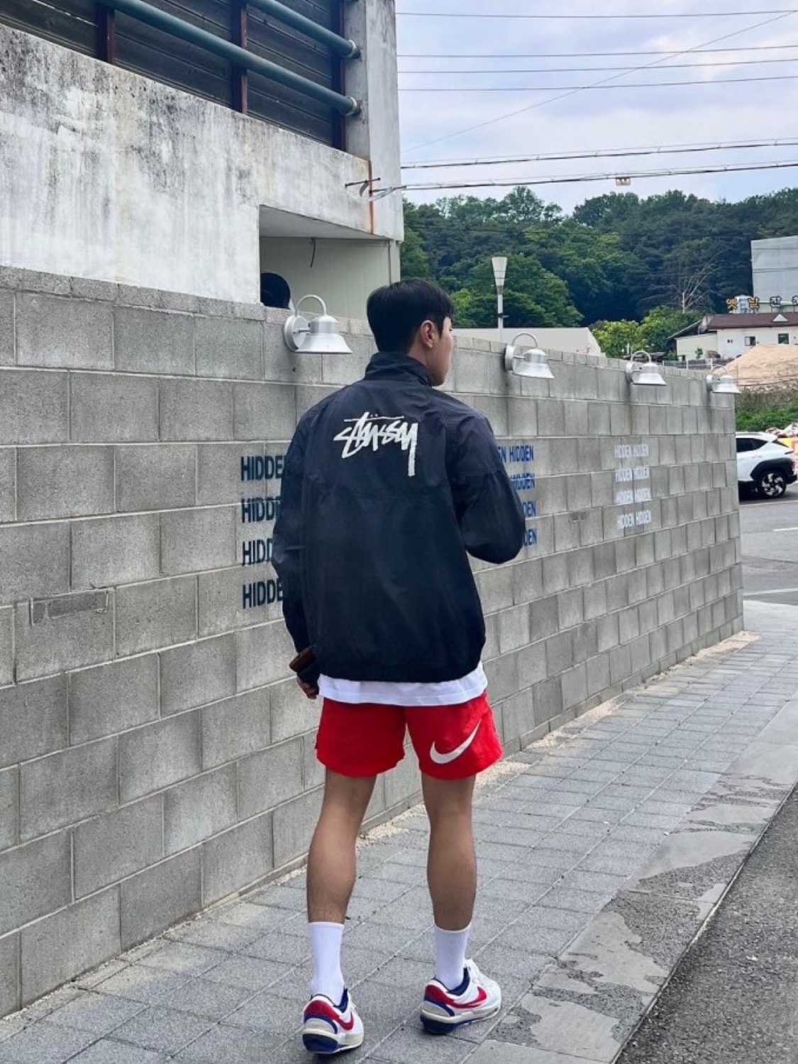 Nike x Stussy Windrunner Jacket Off Noir 착용 스타일 - 2