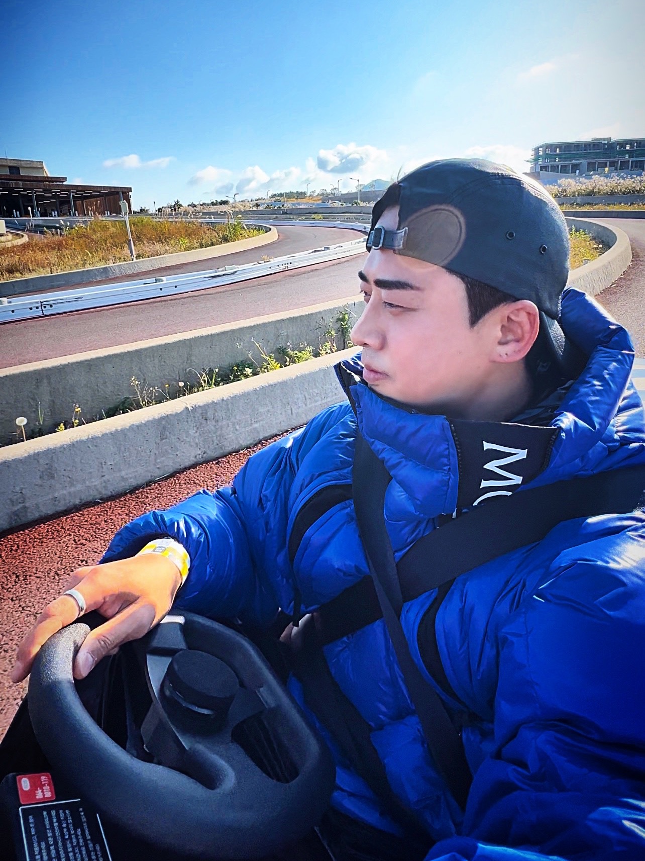 Supreme Leather Camp Cap Black - 21SS, Moncler x Adidas Chambery Short Down Jacket Blue - 23FW 착용 스타일 - 1
