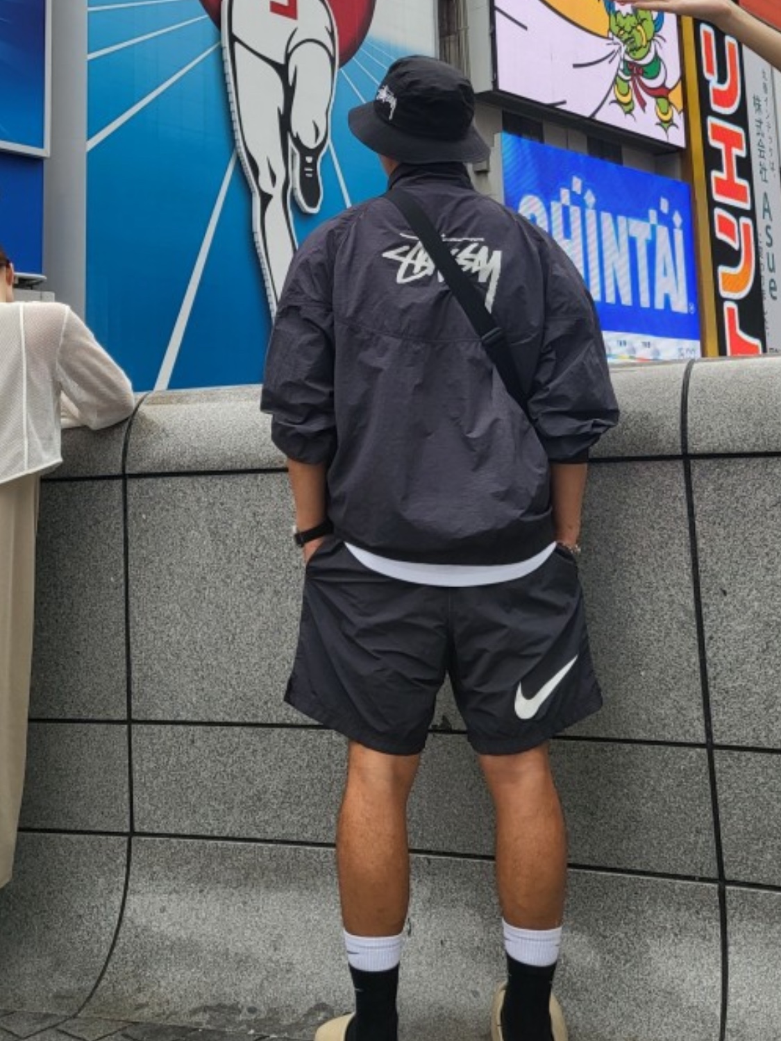 Nike x Stussy Windrunner Jacket Off Noir 착용 스타일 - 6