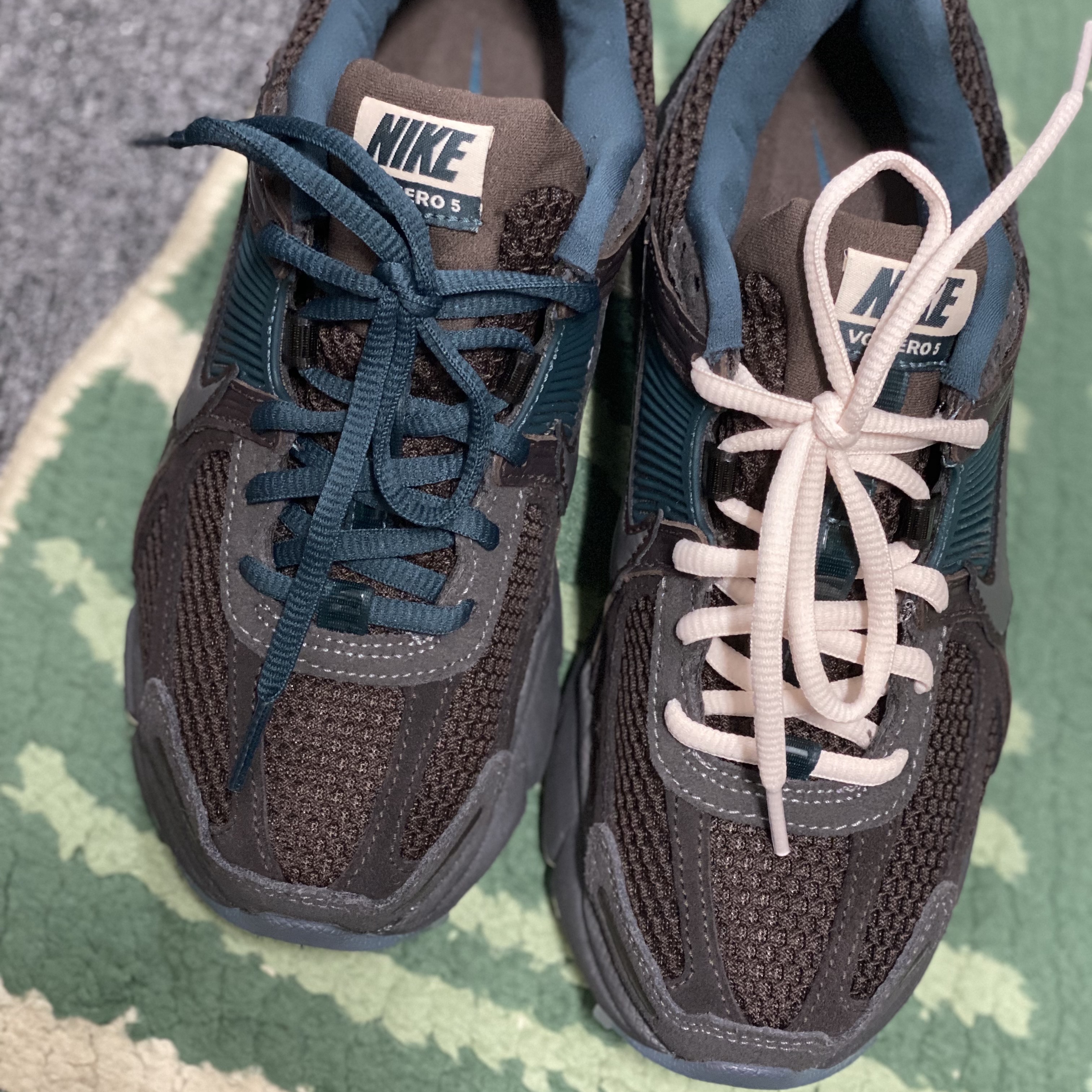 Nike Zoom Vomero 5 Velvet Brown and Medium Ash 착용 스타일 - 1