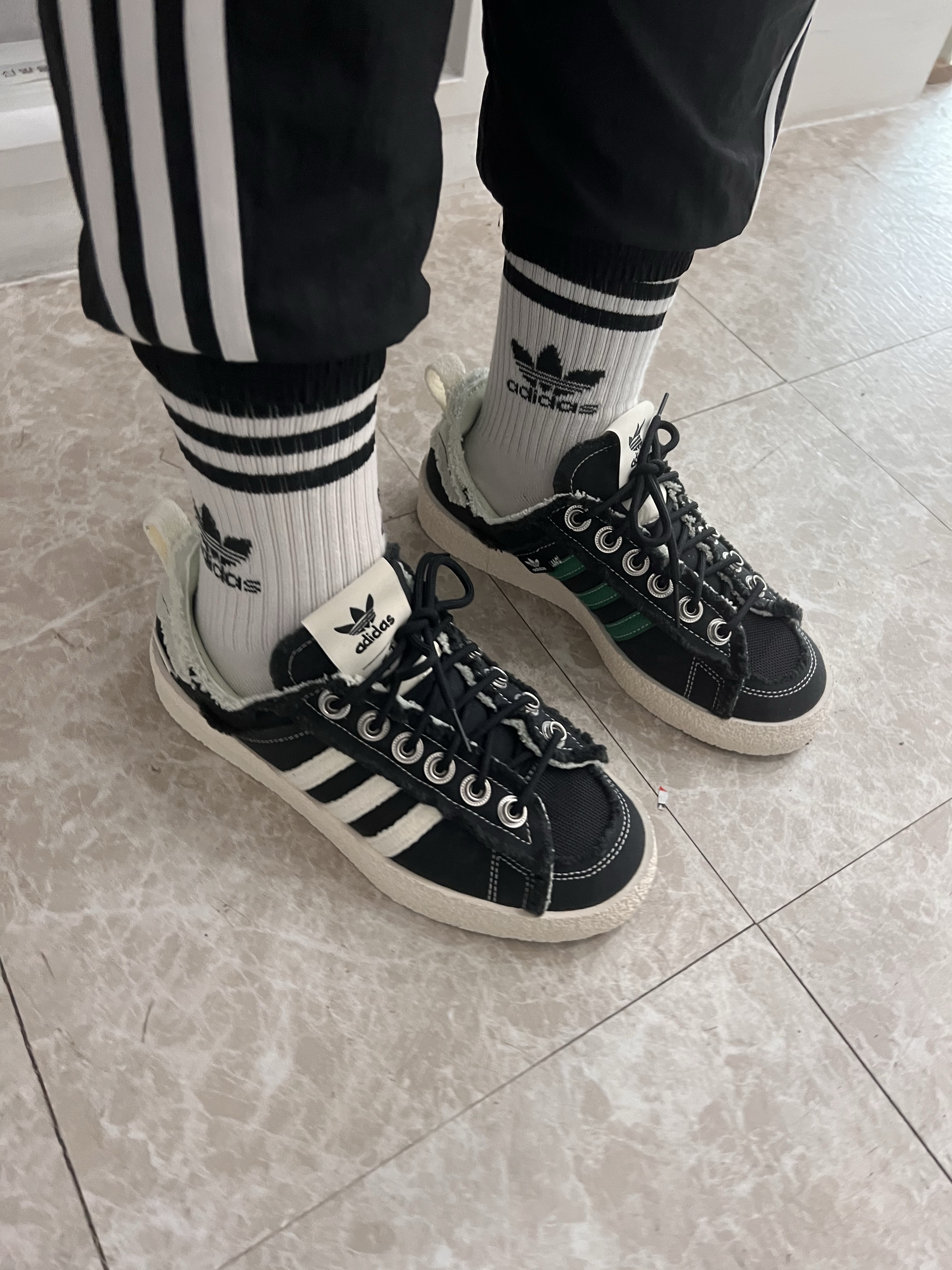 Adidas x Song for the Mute Campus 80s Core Black Cream White 착용 스타일
