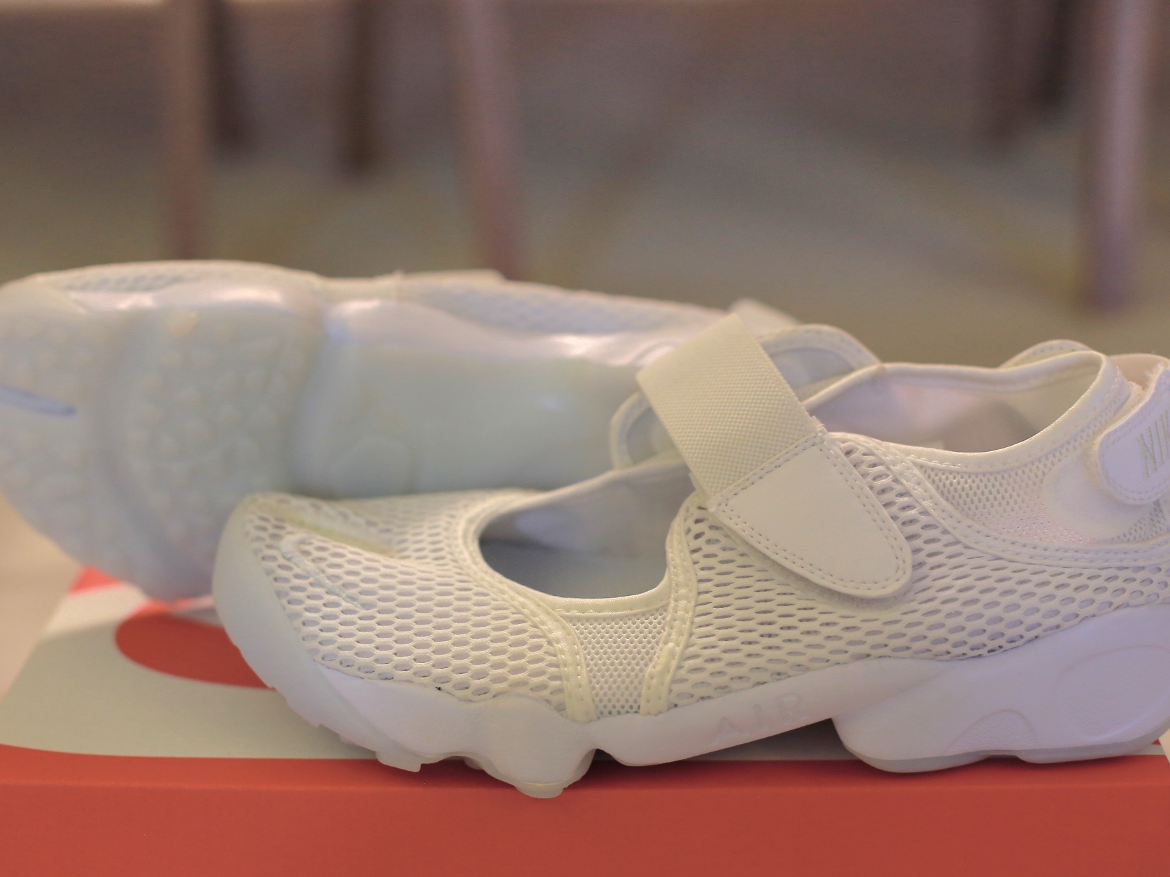 (W) Nike Air Rift Breathe White Pure Platinum 착용 스타일 - 4