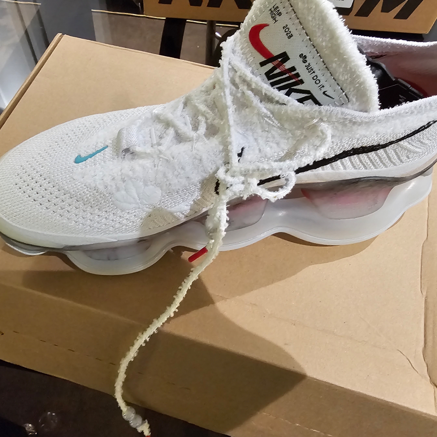 Nike Air Max Scorpion Flyknit Summit White 착용 스타일 - 1