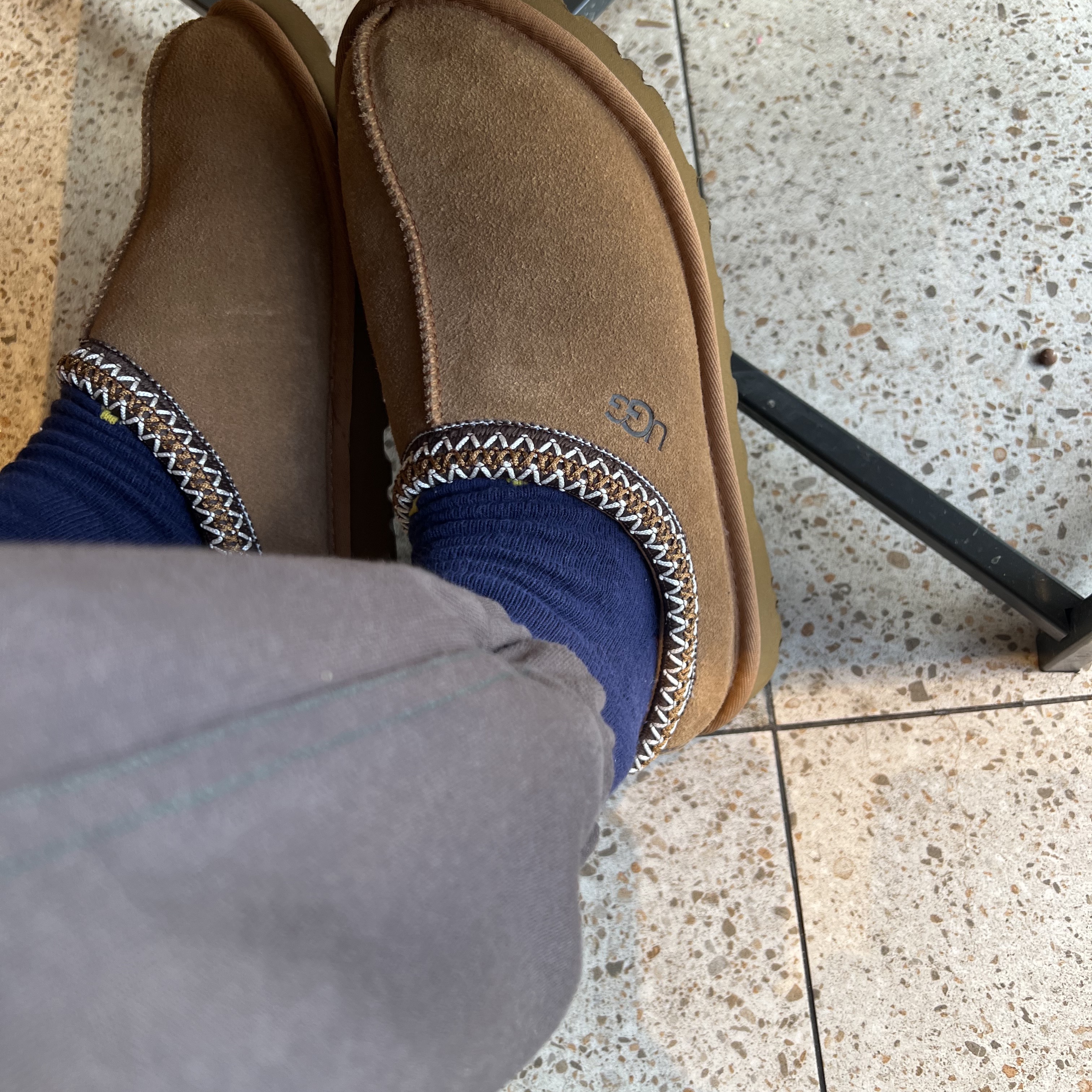 UGG Tasman Slipper Chestnut 착용 스타일