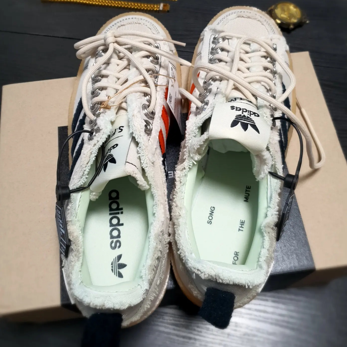 Adidas x Song for the Mute Campus 80s Bliss Core Black 착용 스타일 - 5