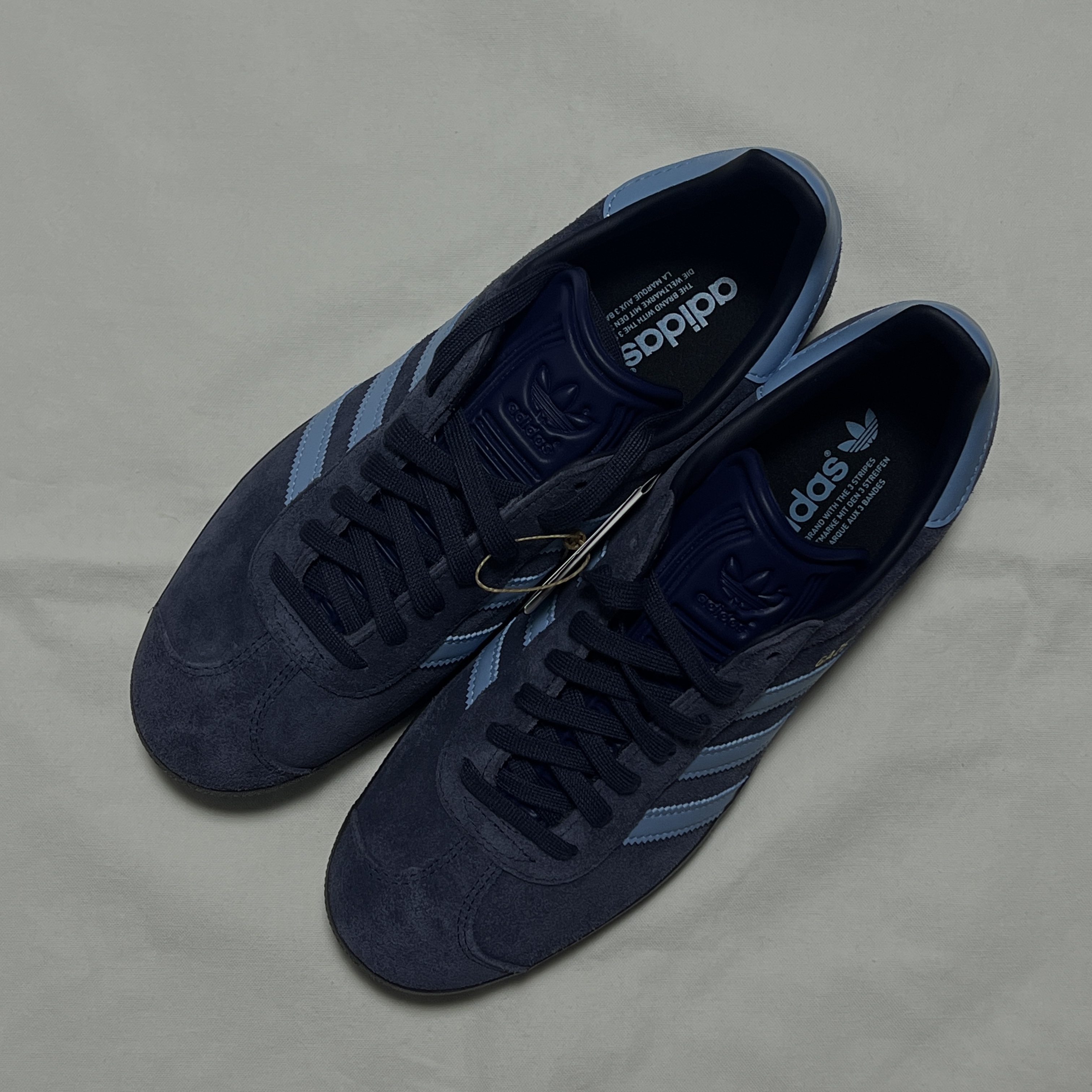 Adidas Gazelle Shadow Navy Clear Blue 착용 스타일