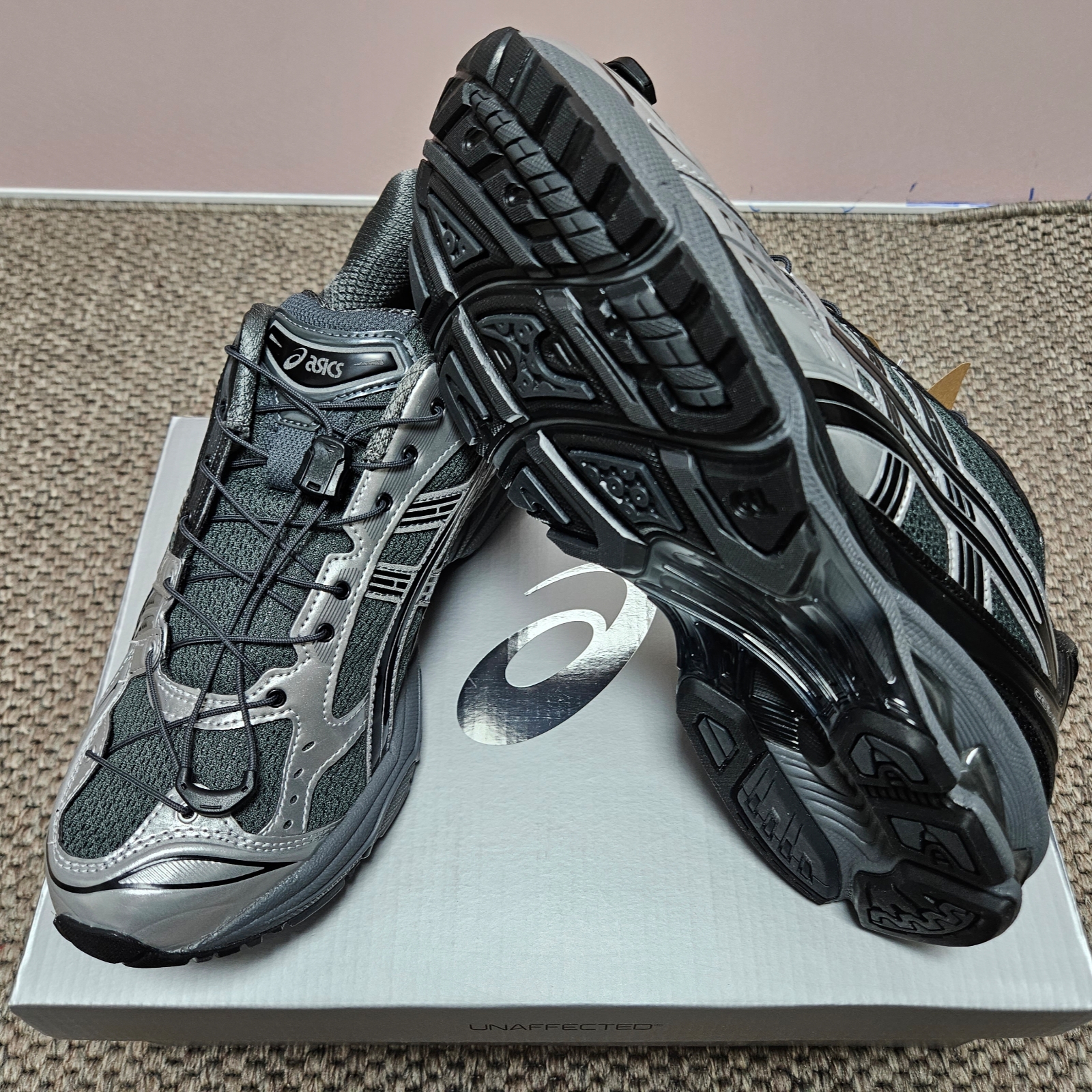 Asics x Unaffected Gel-Kayano 14 Silver Moon 착용 스타일 - 2