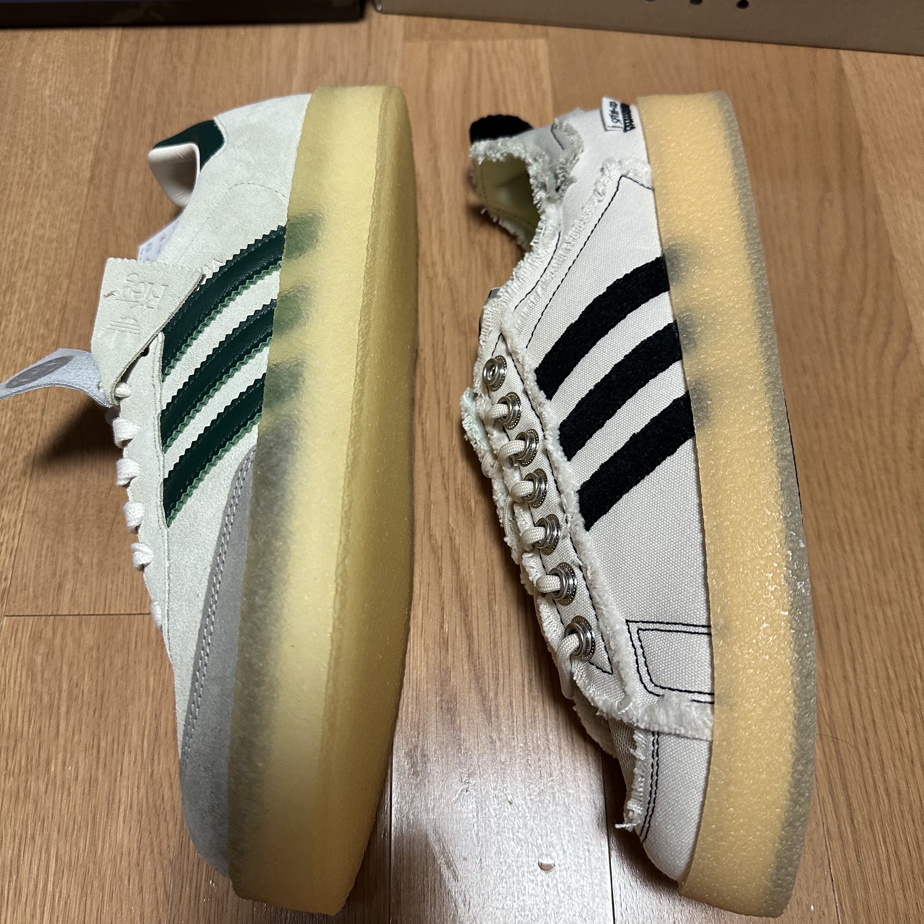 Adidas x Song for the Mute Campus 80s Bliss Core Black, Adidas x Clarks x Ronnie Fieg 8th Street Samba Chalk White Green 착용 스타일 - 7