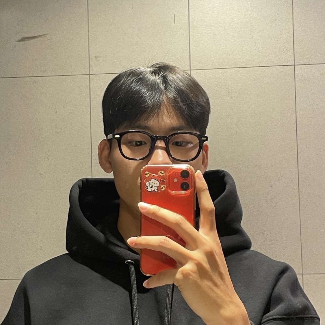 AMI de Coeur Hoodie Black 착용 스타일
