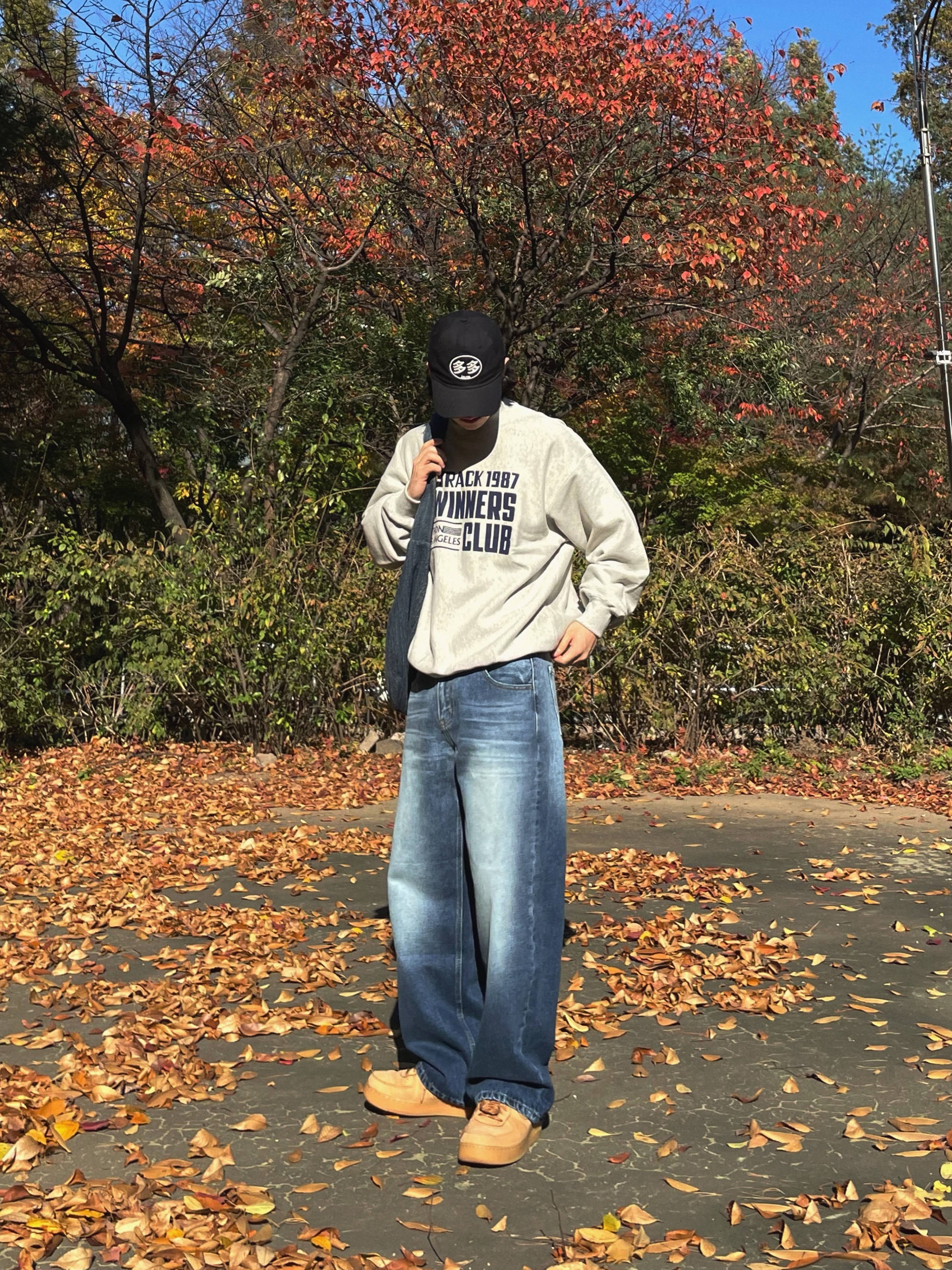 Dada Logo Cap Black White, Nike Air Force 1 '07 WB Flax 착용 스타일