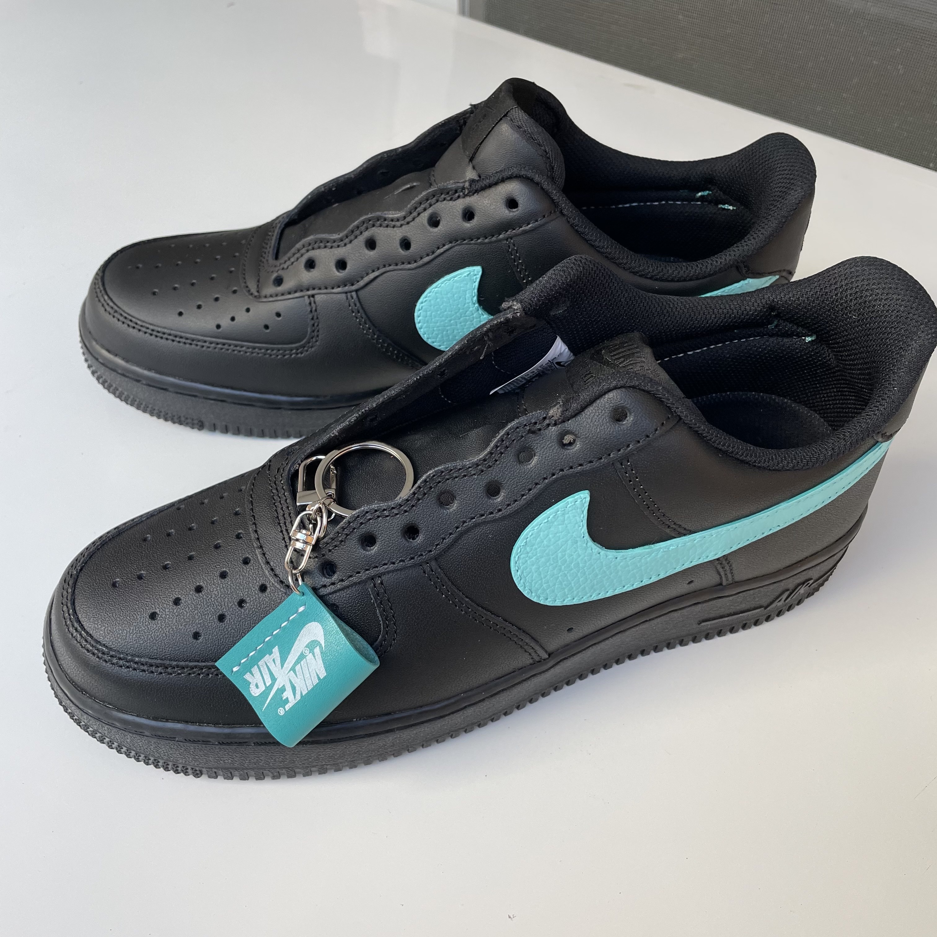 Nike Air Force 1 '07 Low Triple Black, Nike x Tiffany & Co. Air Force 1 Low SP 1837 착용 스타일 - 2