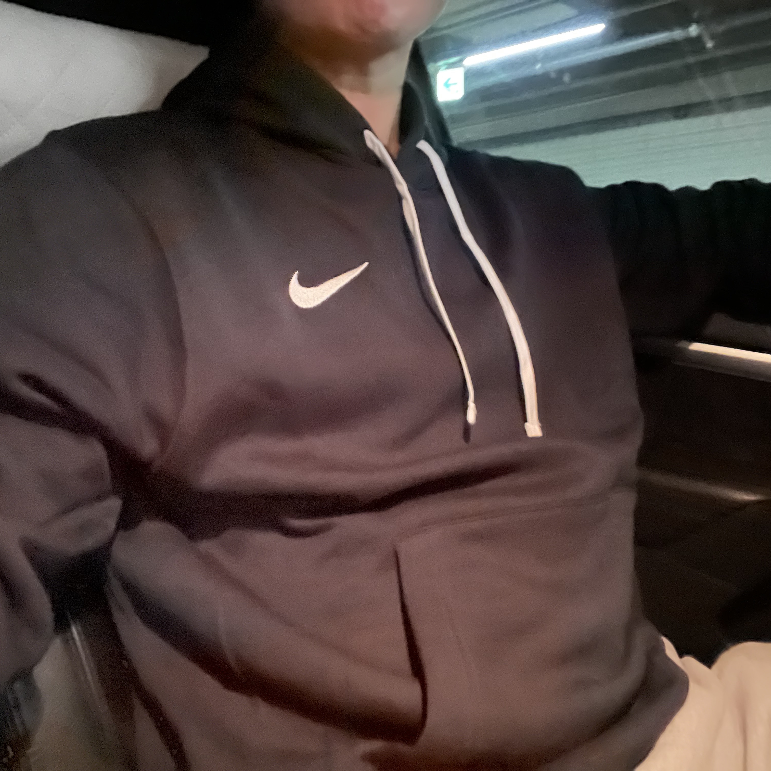 Nike Park Swoosh Hoodie Black 착용 스타일 - 2