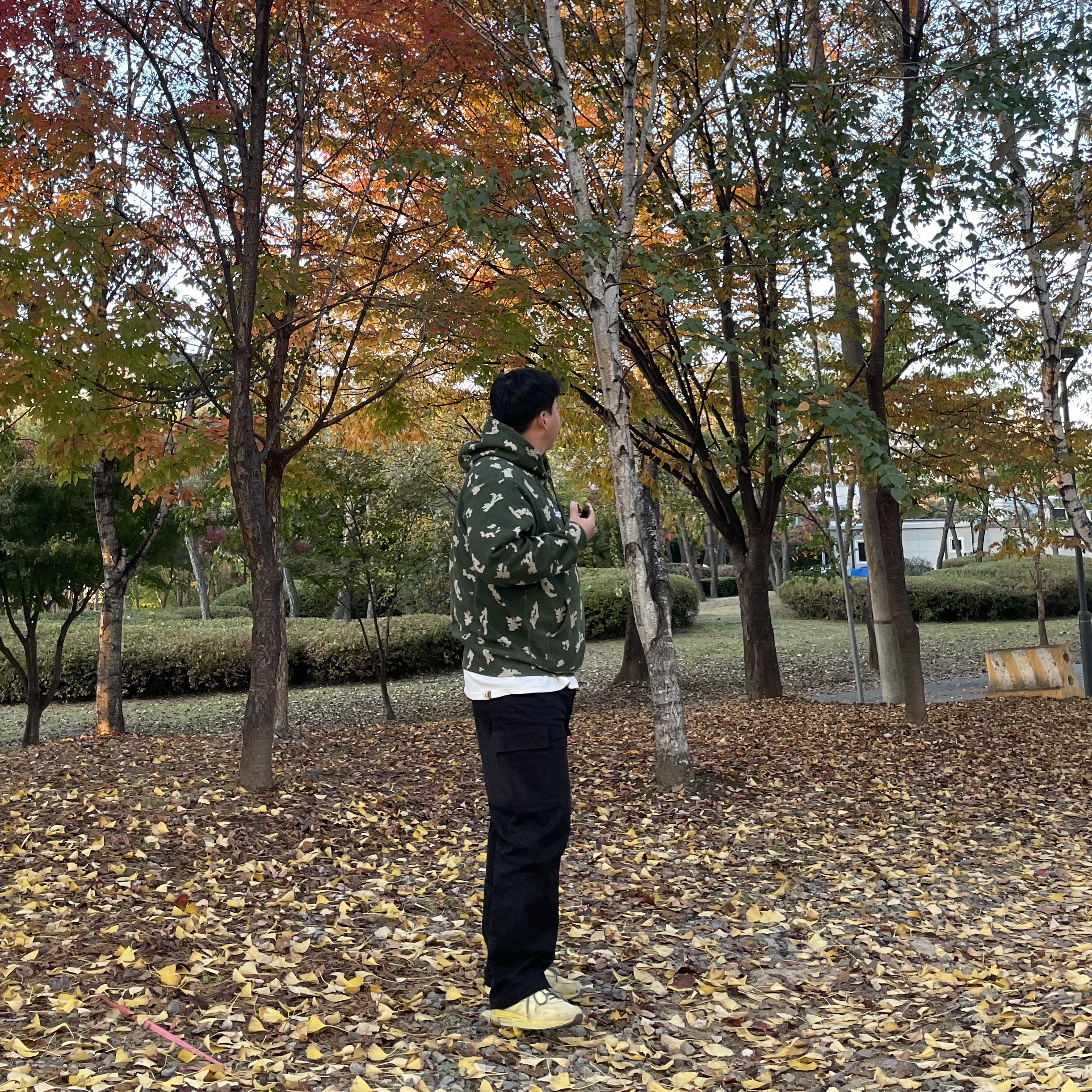 Supreme Box Logo Hooded Sweatshirt Olive Russian Camo - 21FW, Nike x Travis Scott Air Max 1 Cact.us Gold 착용 스타일