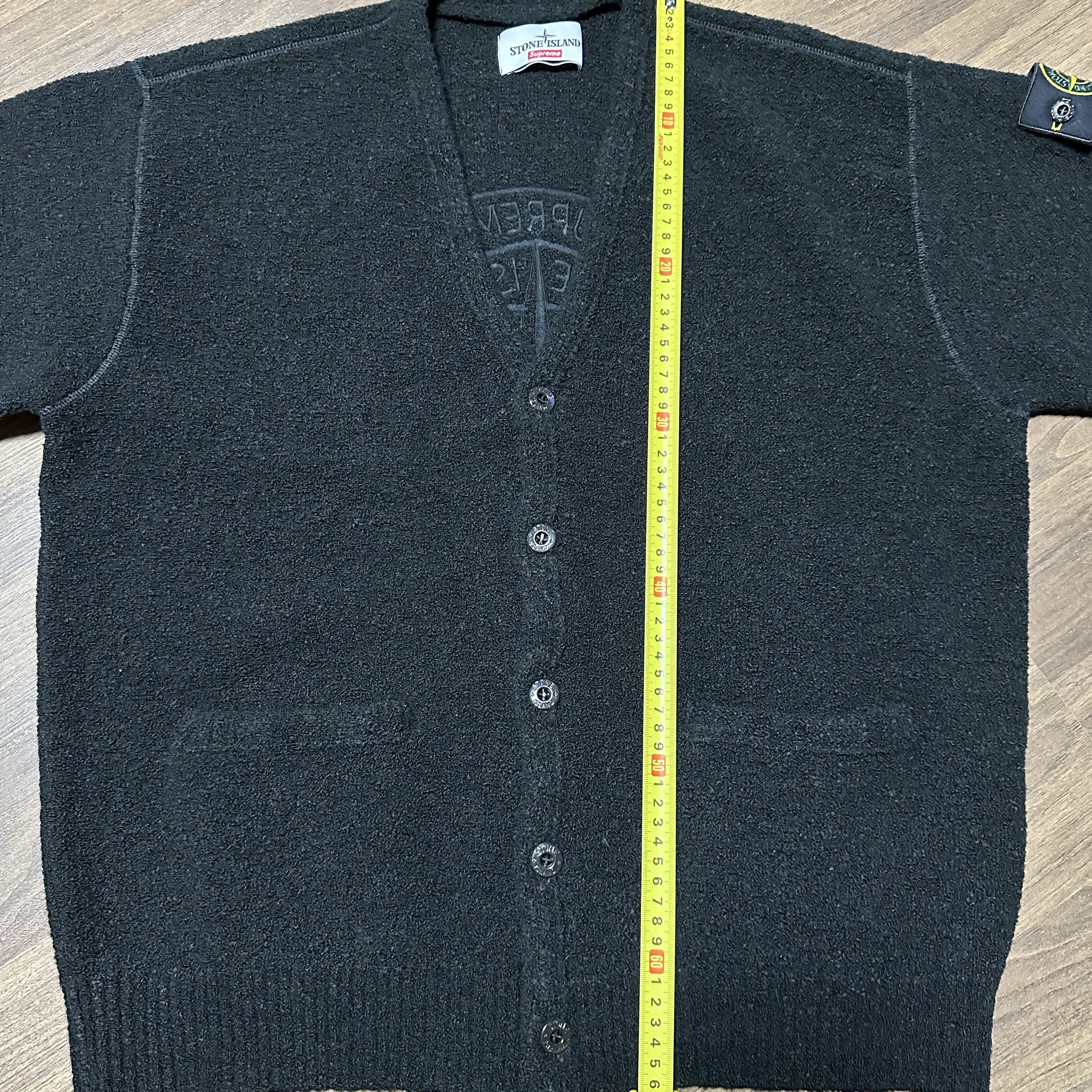 Supreme x Stone Island Boucle Cardigan Black - 23FW, Supreme x Stone Island Boucle Cardigan Olive - 23FW 착용 스타일 - 4