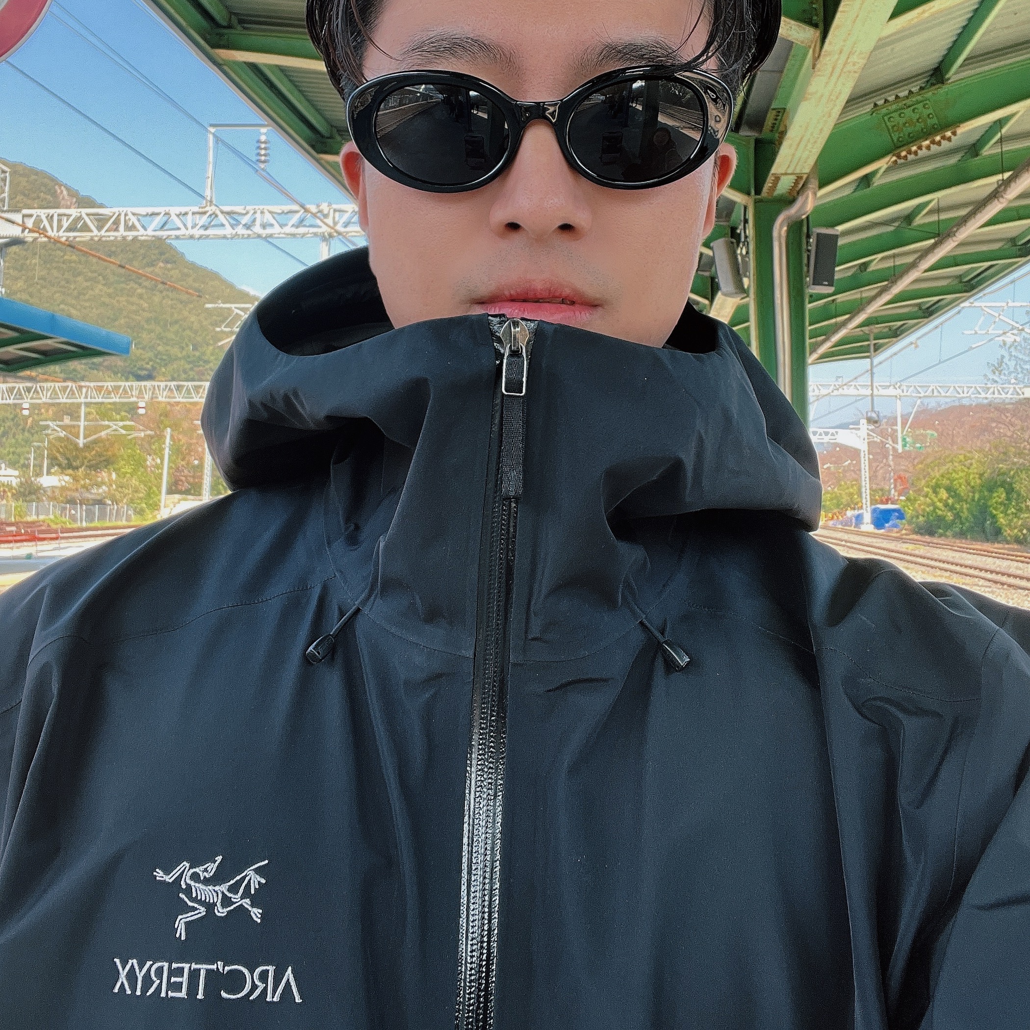 Arc'teryx Beta LT Jacket Black 착용 스타일