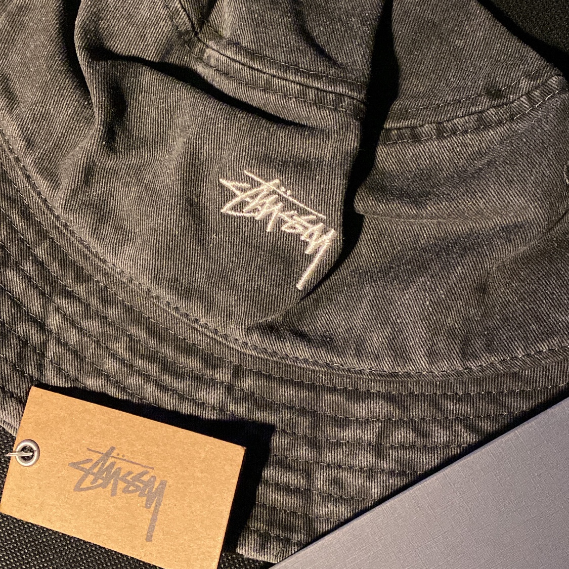 Stussy Washed Stock Bucket Hat Charcoal 착용 스타일