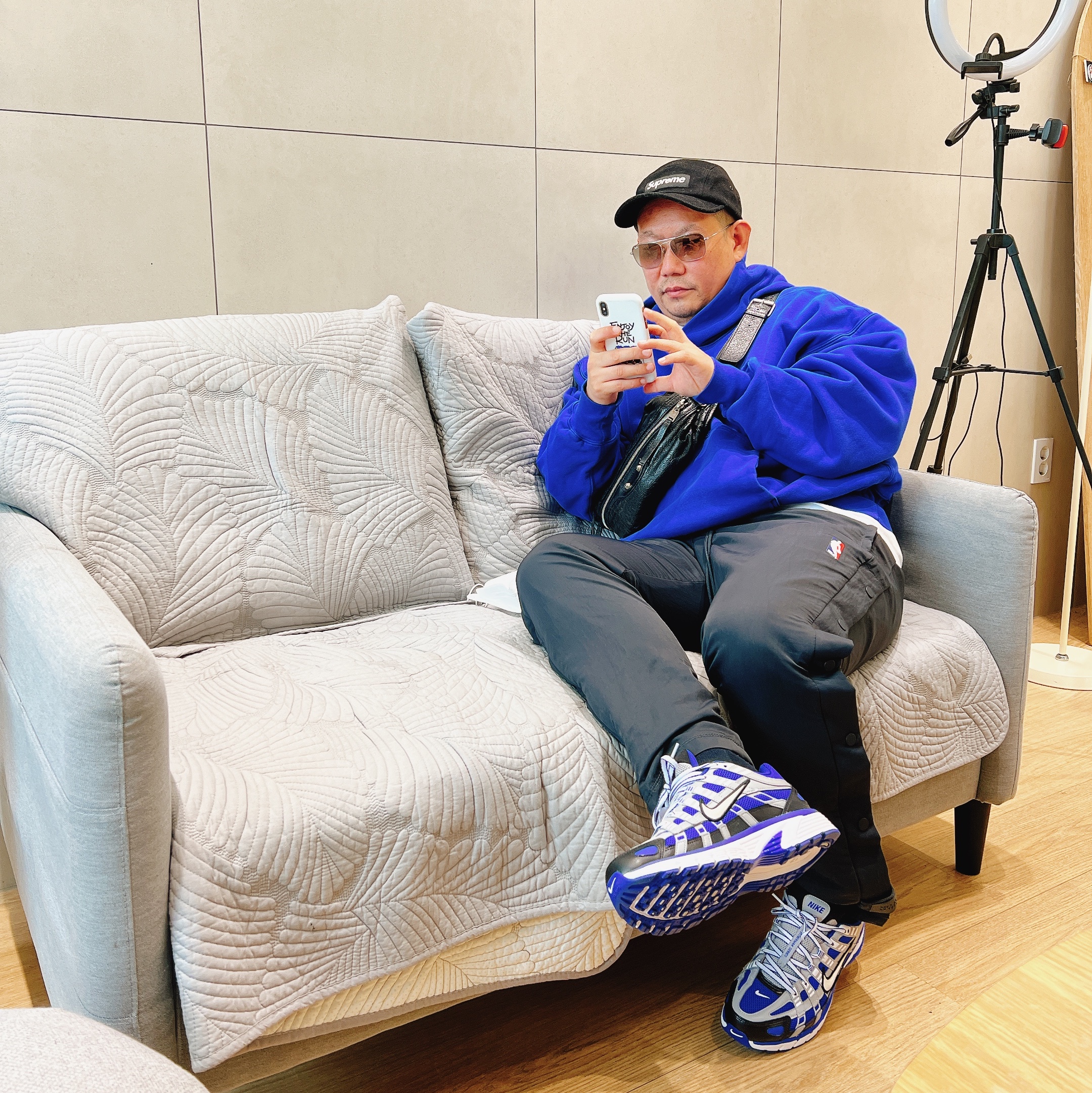 Yeezy Gap Hoodie Blue, Nike x Fear of God Warm Up Pants Off Noir 착용 스타일