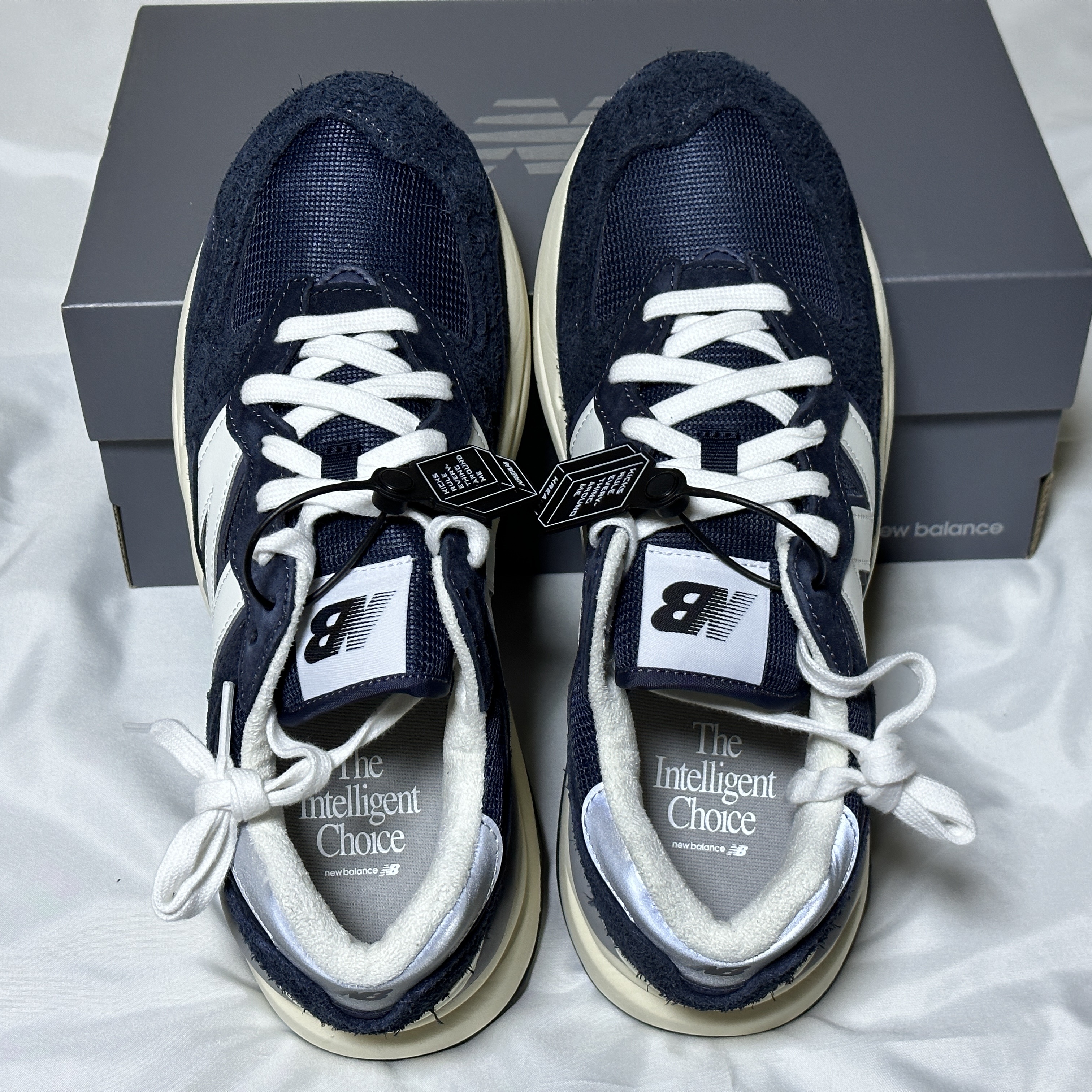 New Balance 5740 Vintage Lux Eclipse 착용 스타일 - 4