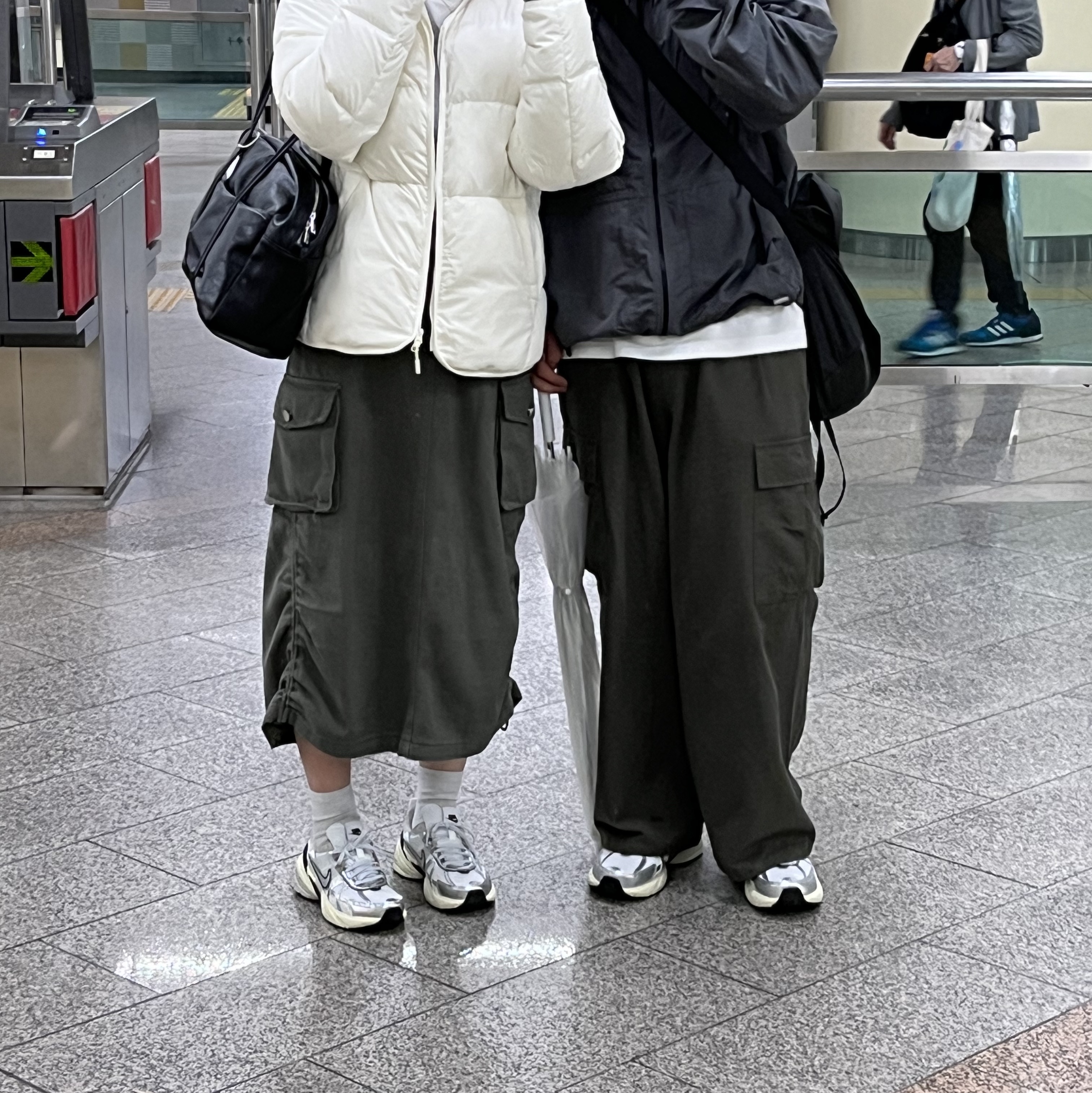 Nike V2K Run Summit White Metallic Silver 착용 스타일