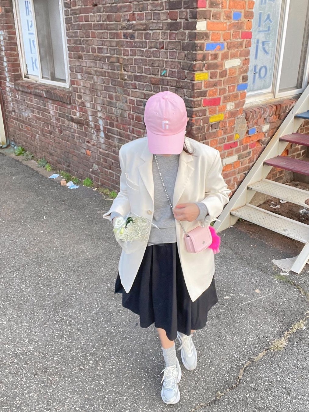 Heeari Women Poppy Chain Mini Bag Pink, Heeari Women Poppy Chain Mini Bag Ivory 착용 스타일 - 1