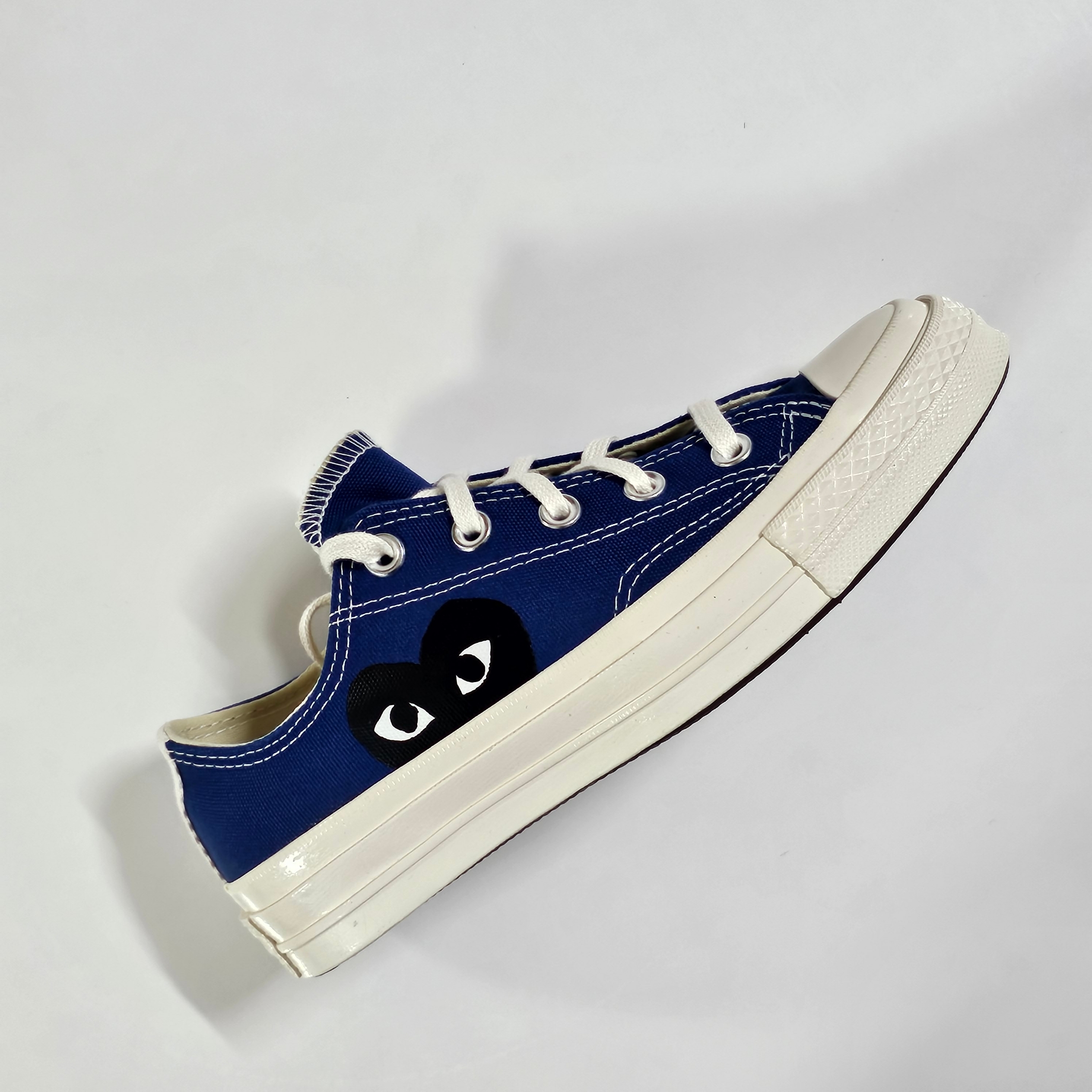 Converse x Play Comme des Garcons Chuck 70 Ox Blue Quartz 착용 스타일