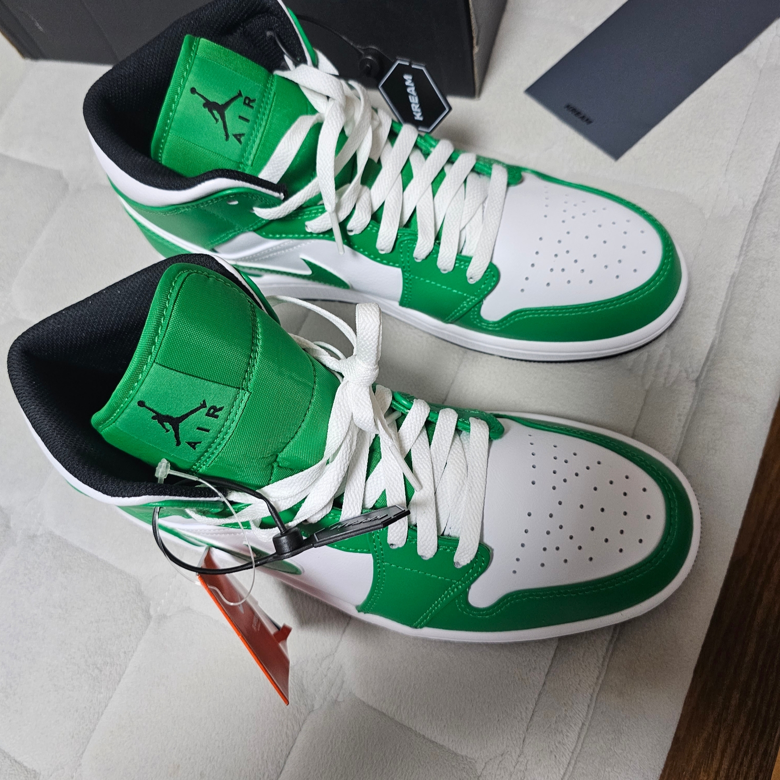 Jordan 1 Mid Lucky Green 착용 스타일