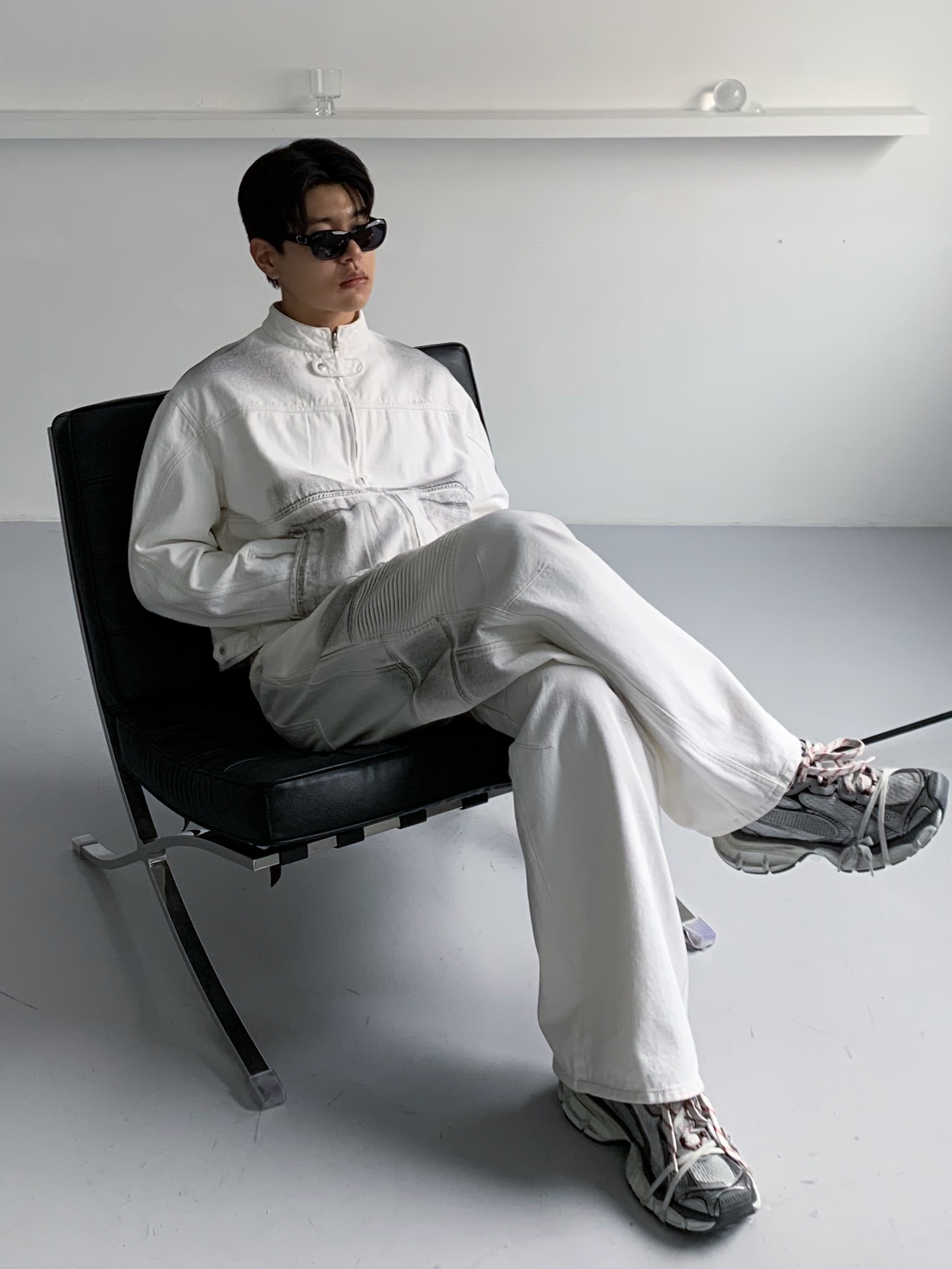 Balenciaga 3XL Sneakers Grey White Red 착용 스타일 - 2