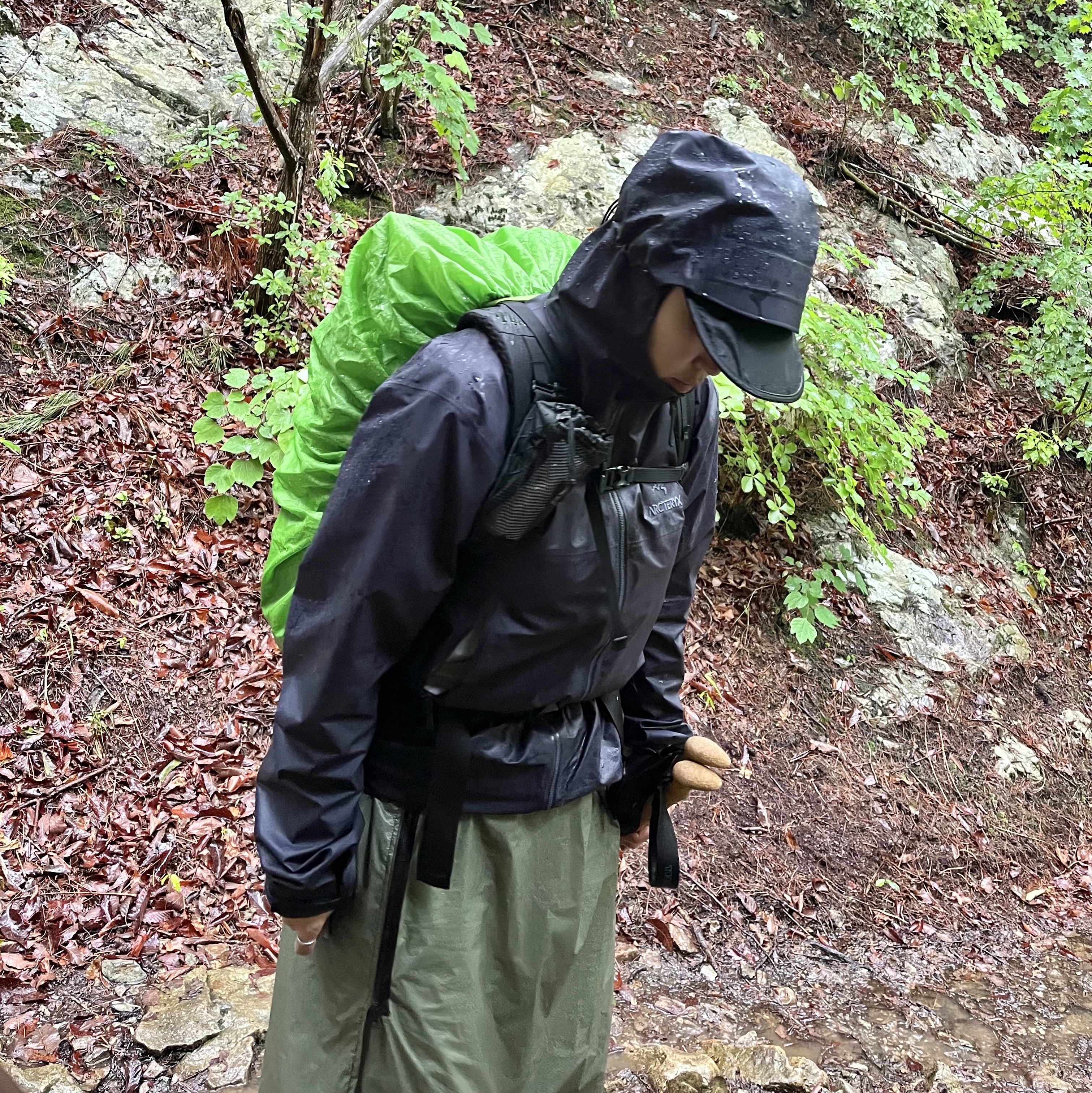 Arc'teryx Beta LT Jacket Black Sapphire, Salomon XT-6 Black Mint Leaf 착용 스타일 - 2
