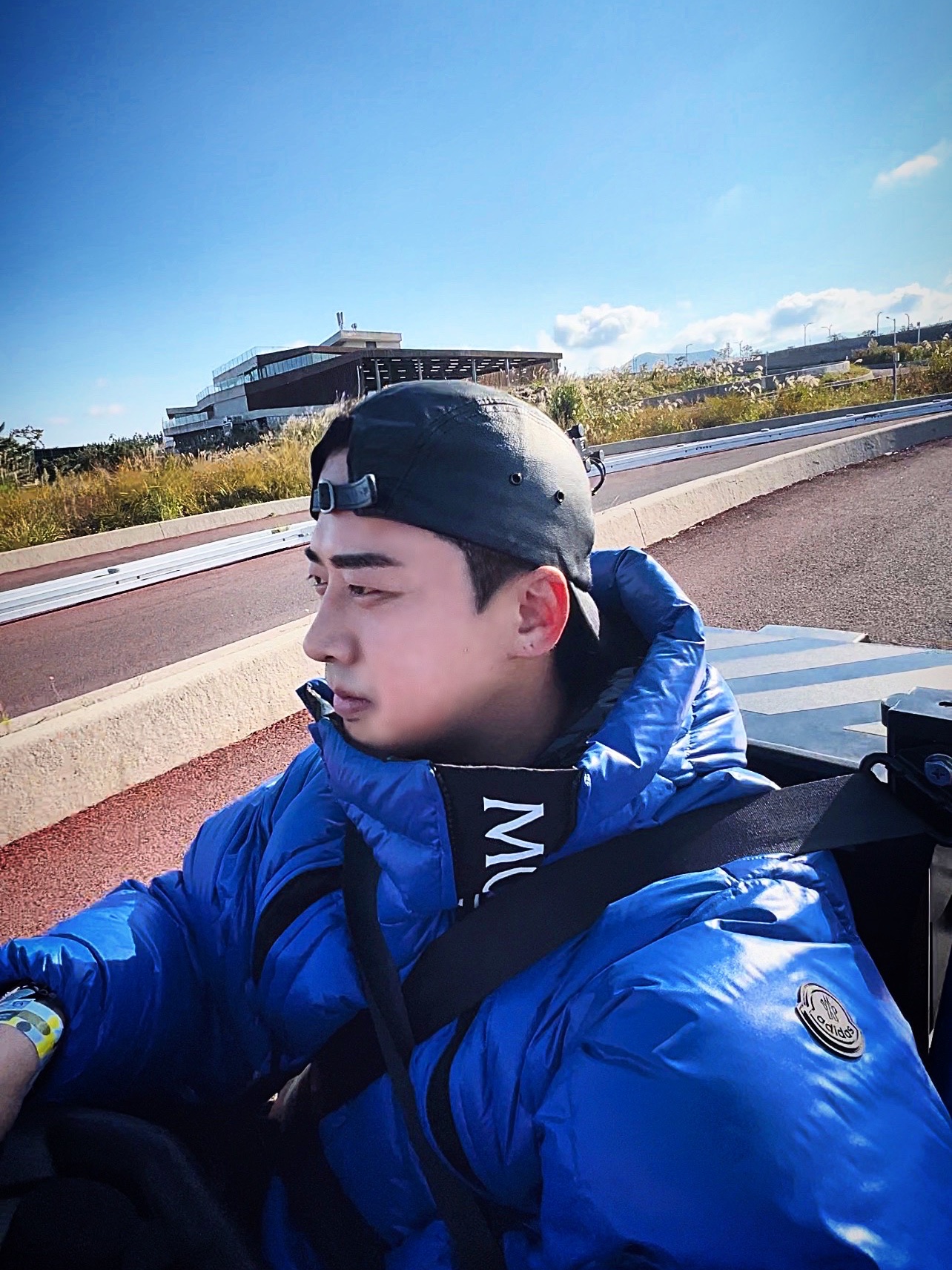 Supreme Leather Camp Cap Black - 21SS, Moncler x Adidas Chambery Short Down Jacket Blue - 23FW 착용 스타일 - 3