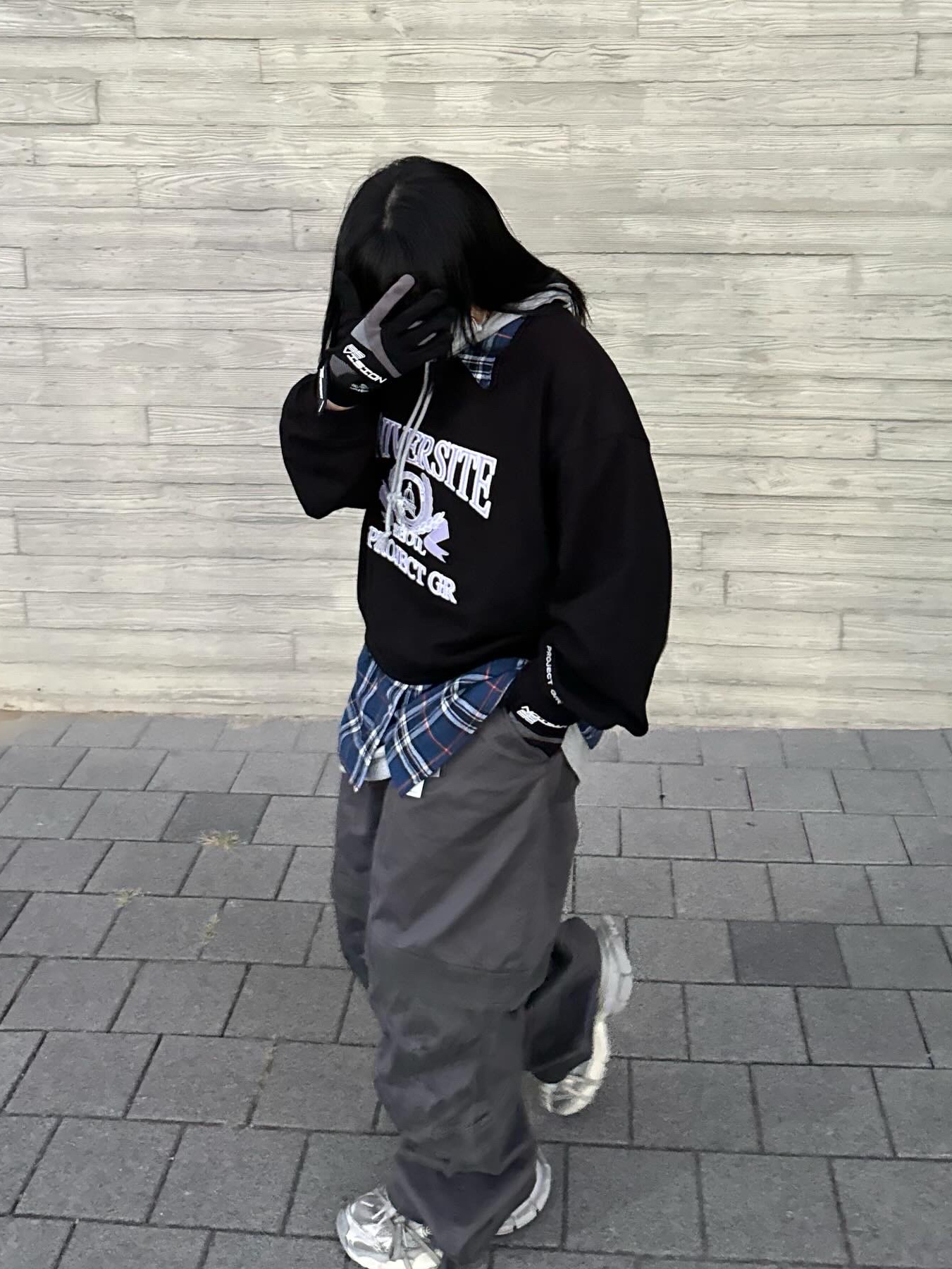 Project G/R 3 Layered Top Black, (W) Balenciaga 3XL Sneakers Light Beige 착용 스타일 - 4
