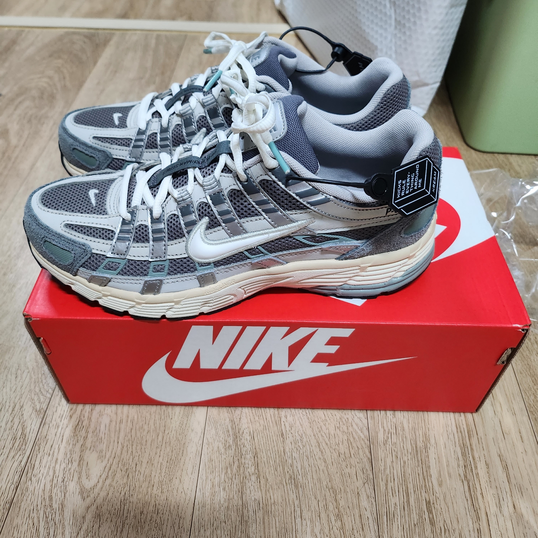 Nike P-6000 Flat Pewter Light Iron Ore 착용 스타일 - 2
