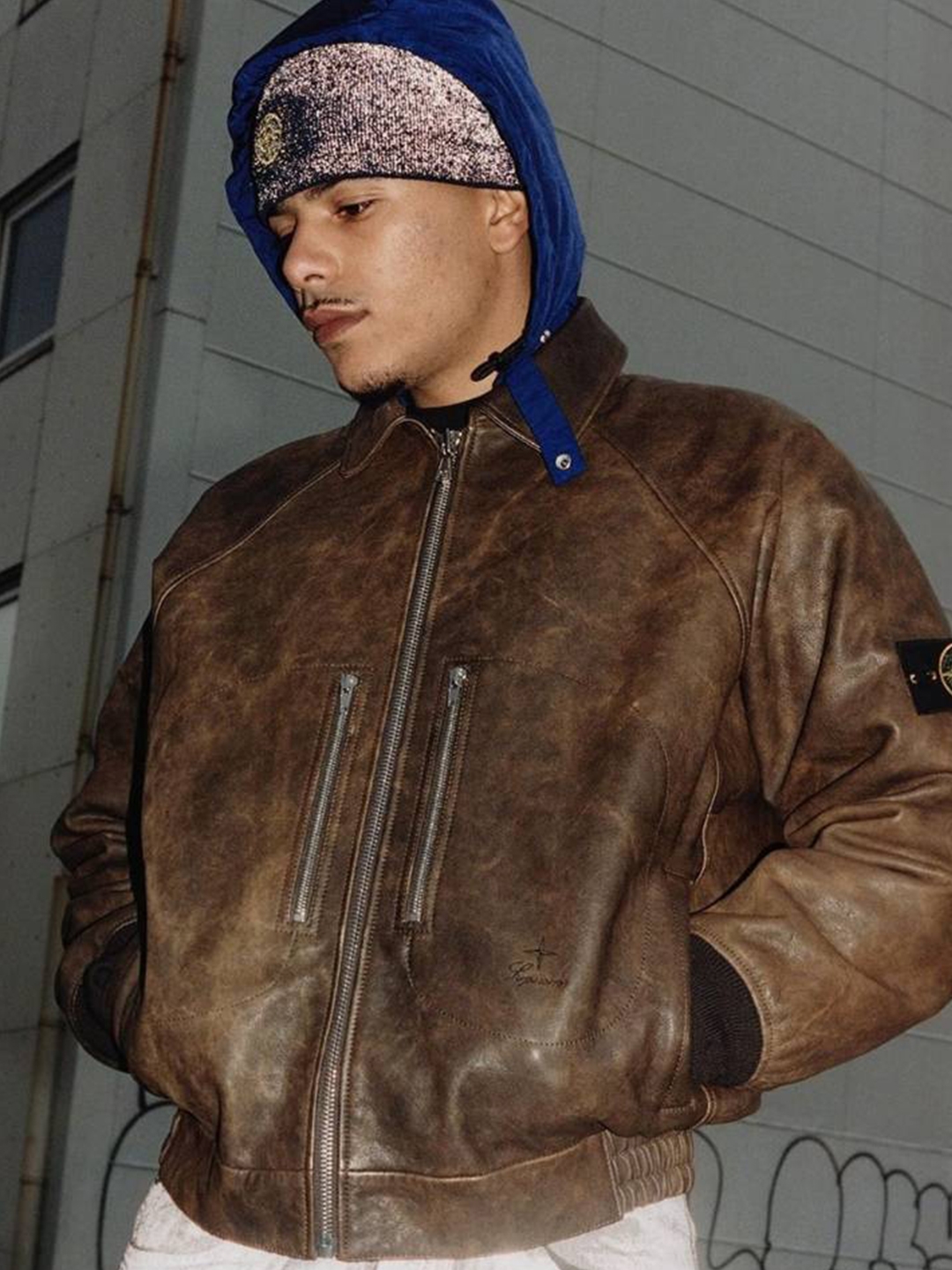 Supreme x Stone Island Boucle Cardigan Olive - 23FW, Supreme x Stone Island Denim Trucker Jacket Black - 23FW 착용 스타일 - 6