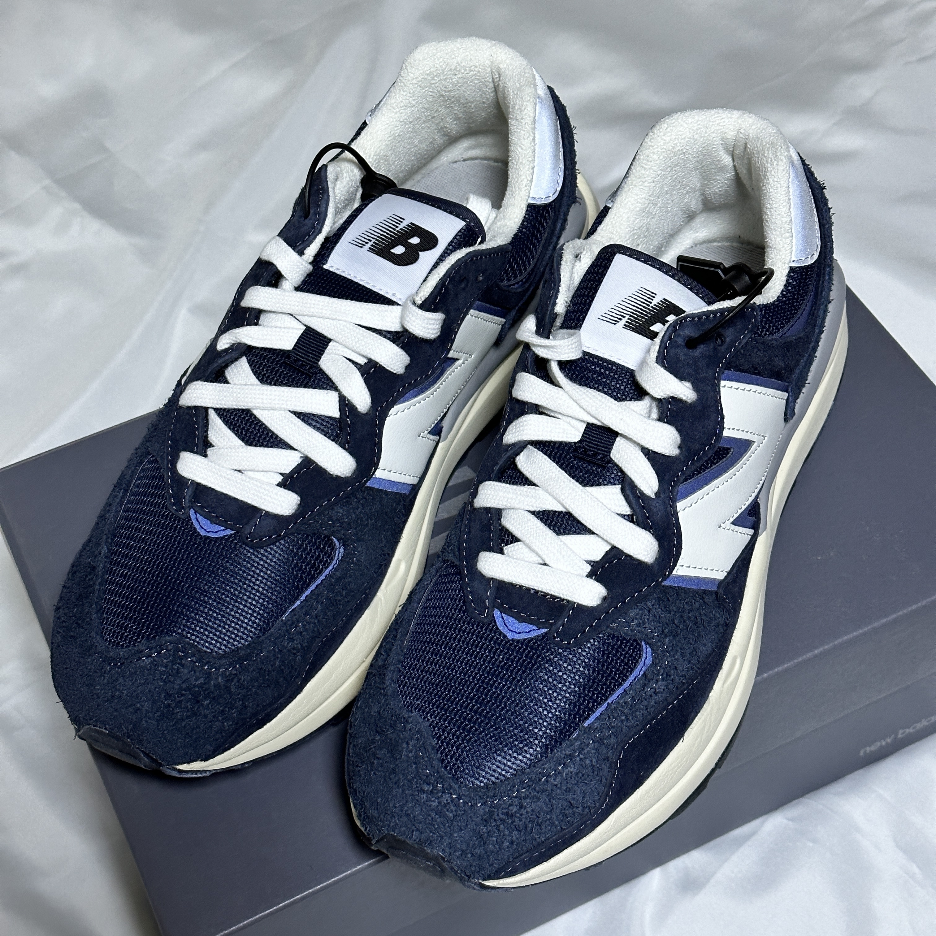 New Balance 5740 Vintage Lux Eclipse 착용 스타일 - 3
