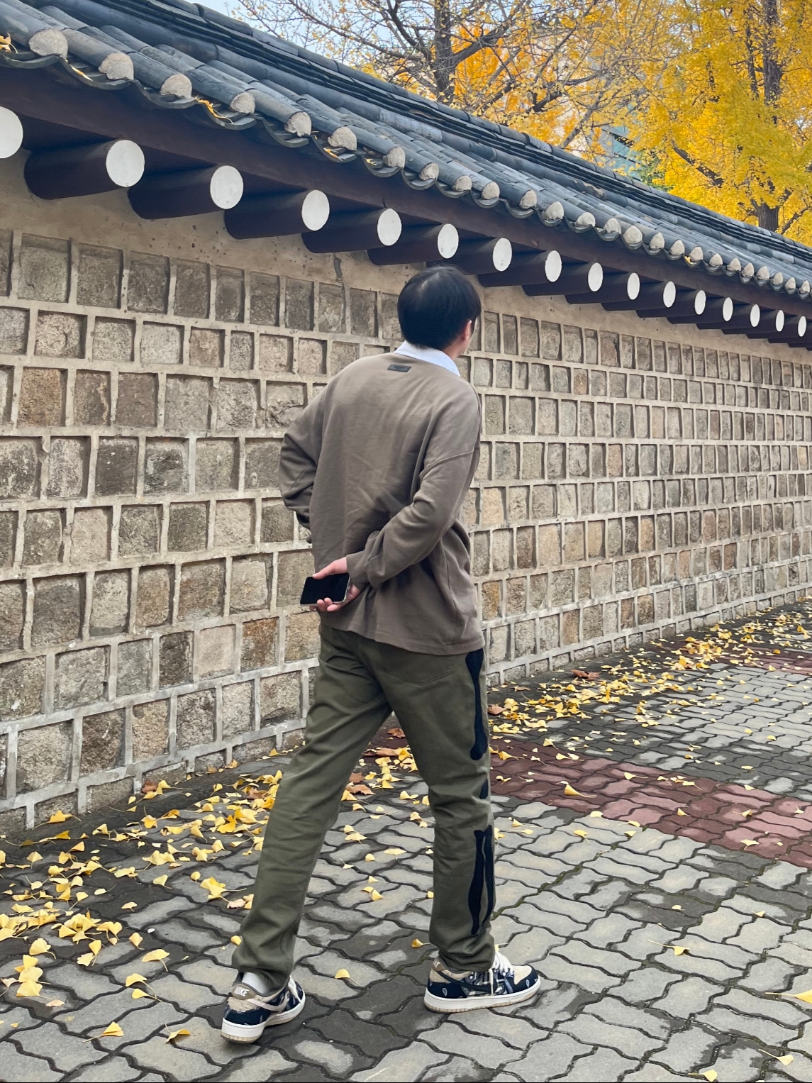 Nike x Travis Scott SB Dunk Low, Essentials 1977 Henley Rugby Long Sleeve Polo Wood - 22FW 착용 스타일 - 2
