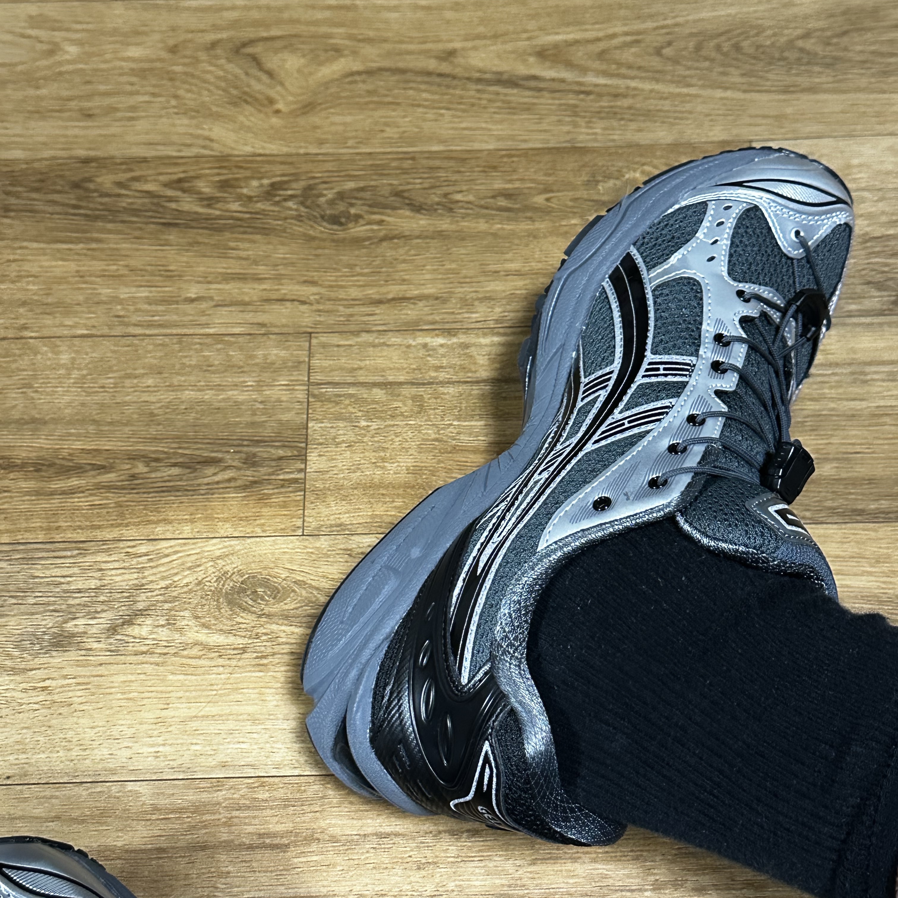 Asics x Unaffected Gel-Kayano 14 Silver Moon 착용 스타일 - 1