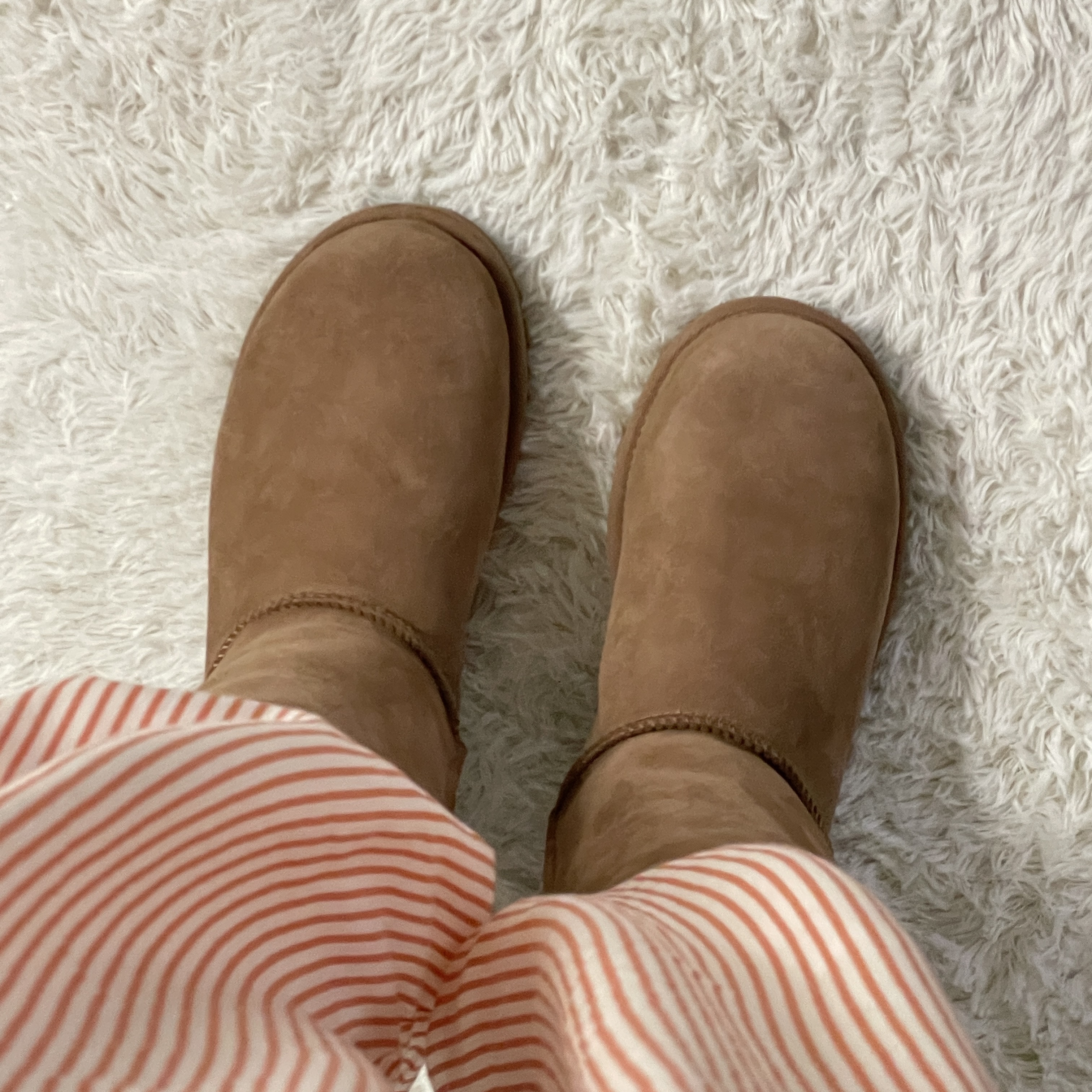 (W) UGG Classic Short II Boots Chestnut 착용 스타일 - 3
