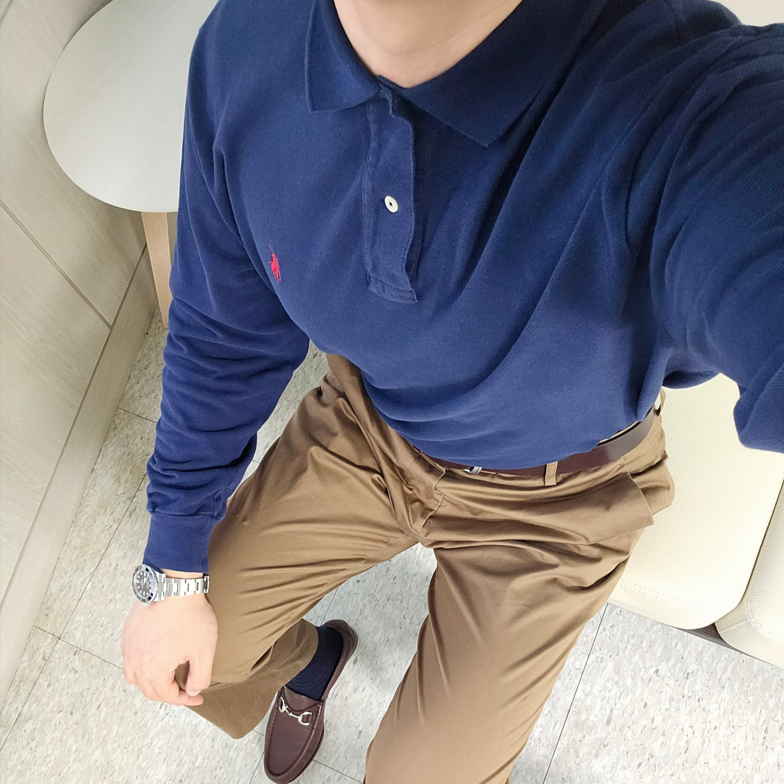 Gucci Loafer with Horsebit Brown Leather, Rolex Submariner 41mm 124060 Black Oyster 착용 스타일 - 3