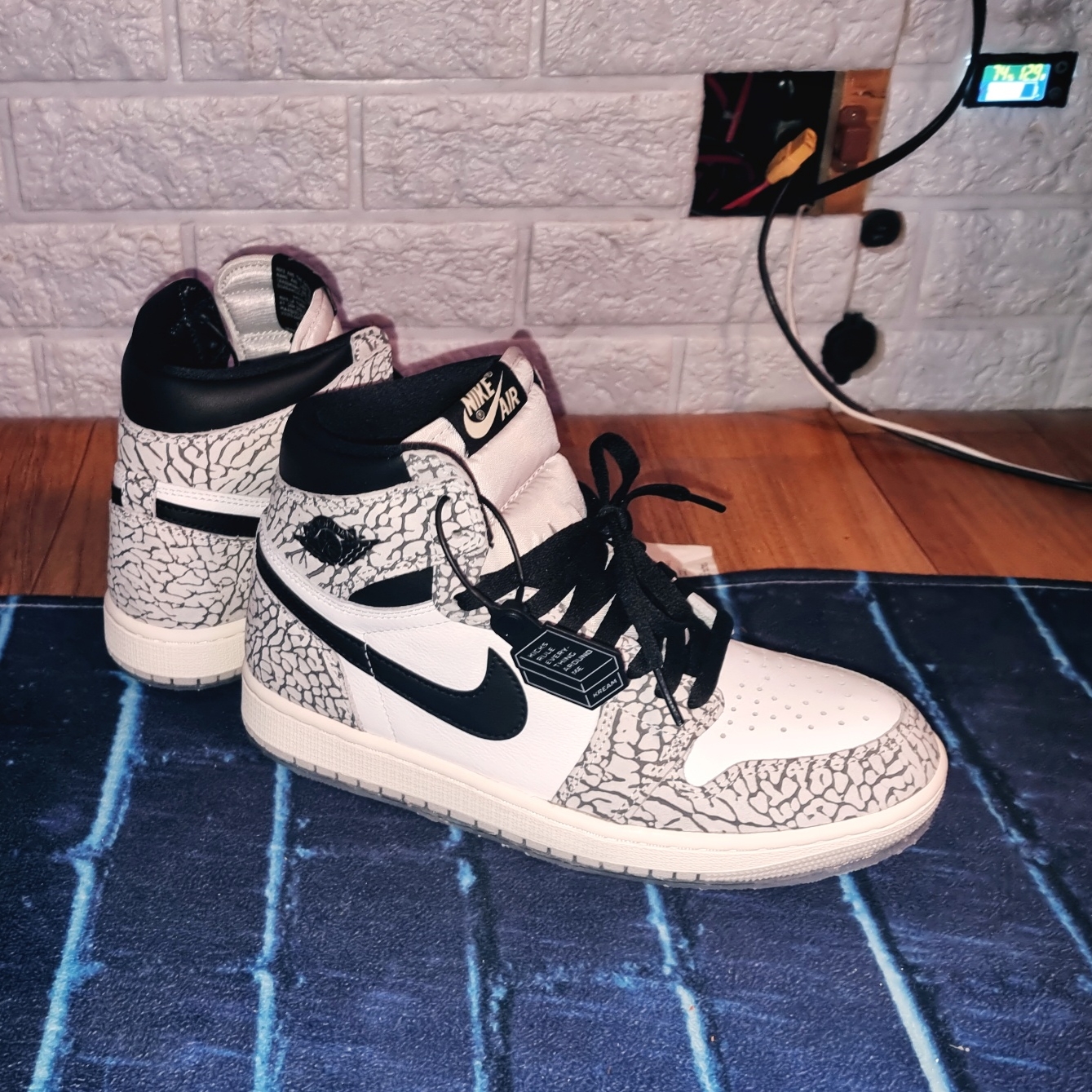 Jordan 1 Retro High OG White Cement 착용 스타일 - 1