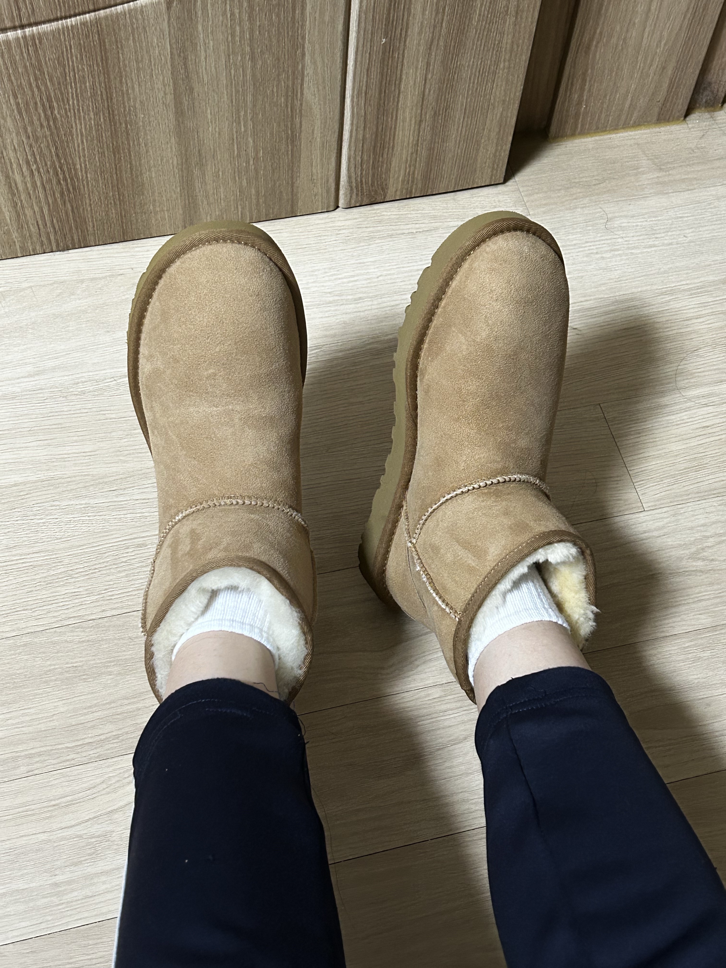 (W) UGG Classic Mini II Boots Chestnut 착용 스타일 - 2