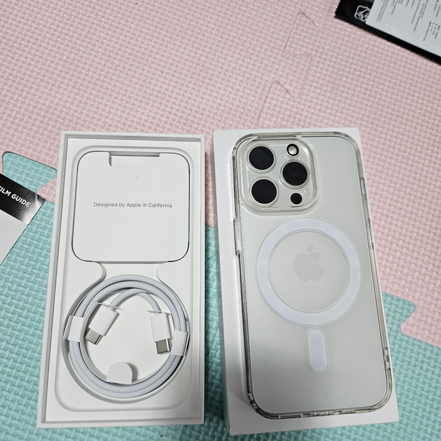 Apple iPhone 15 Pro 512GB White Titanium (Korean Ver.) 착용 스타일 - 2