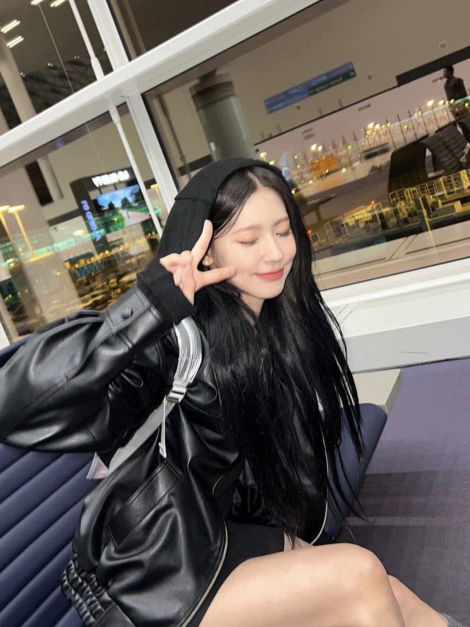 Zara Leather Bomber Jacket Black, Supreme Gore-Tex Infinium Windstopper Leather Varsity Jacket Black - 23FW 착용 스타일 - 7