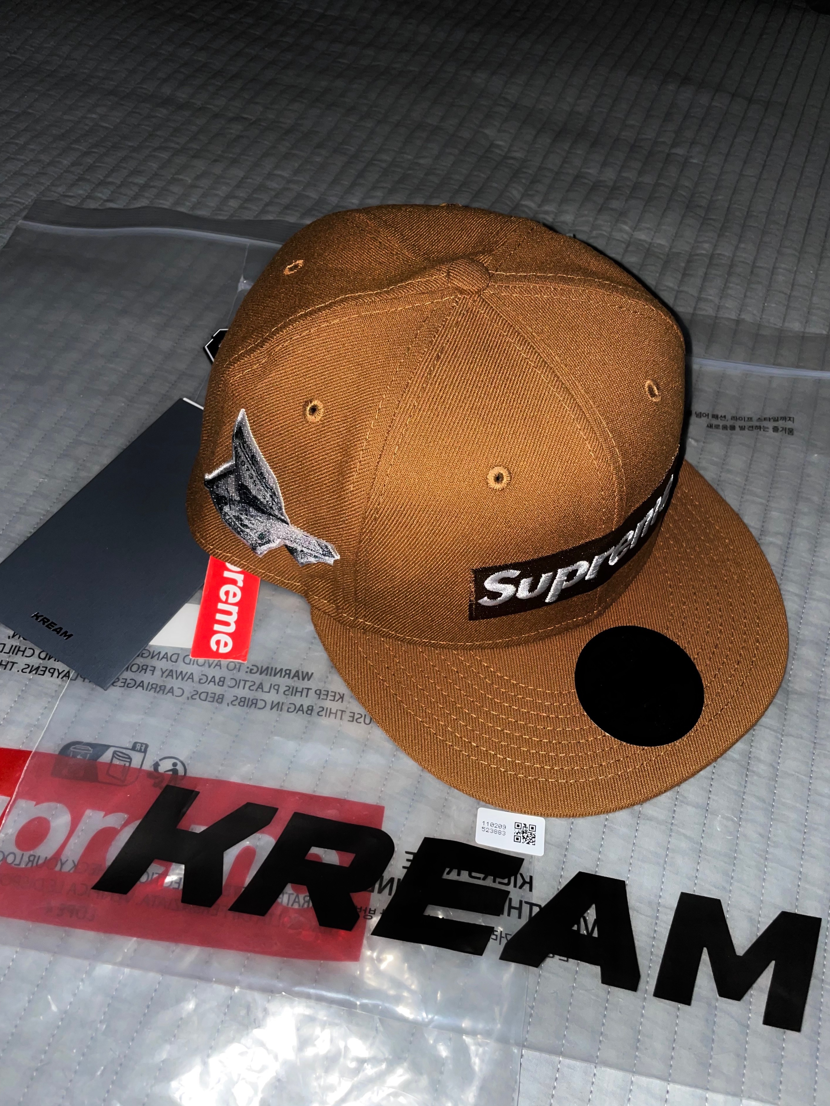 Supreme Money Box Logo New Era Brown - 22FW, Nike Air Force 1 '07 Low White 착용 스타일 - 3