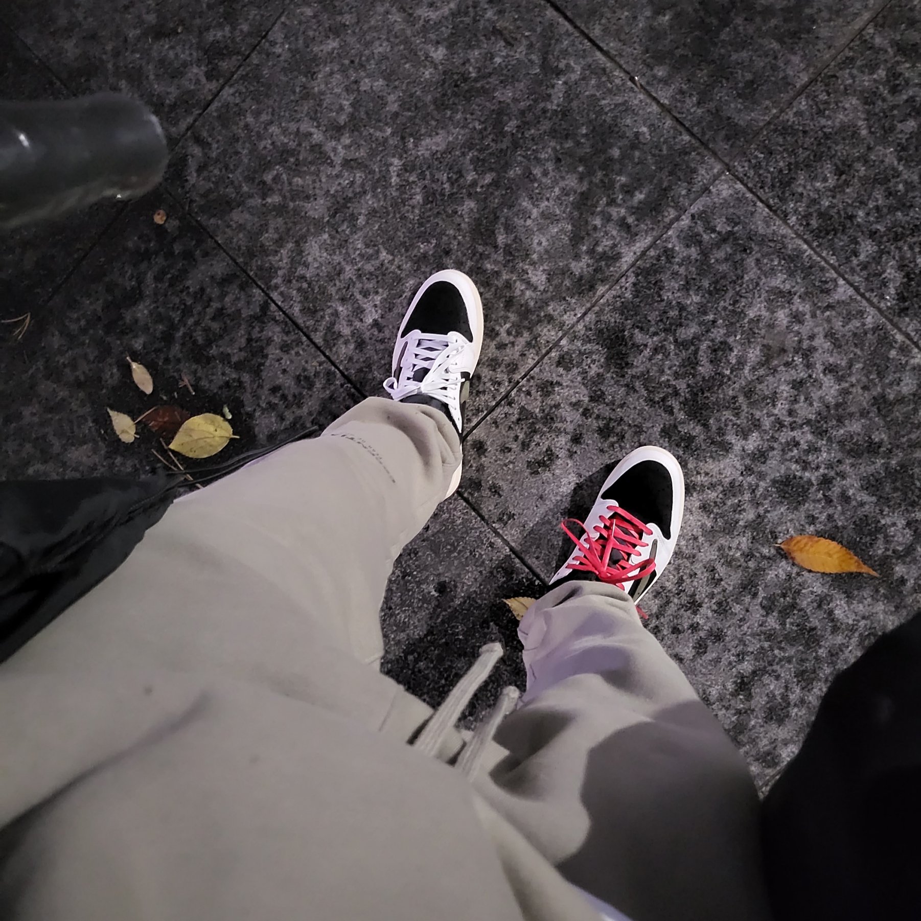 Essentials Storm Jacket Iron - 22SS, (W) Jordan 1 x Travis Scott Retro Low OG SP Medium Olive 착용 스타일 - 2